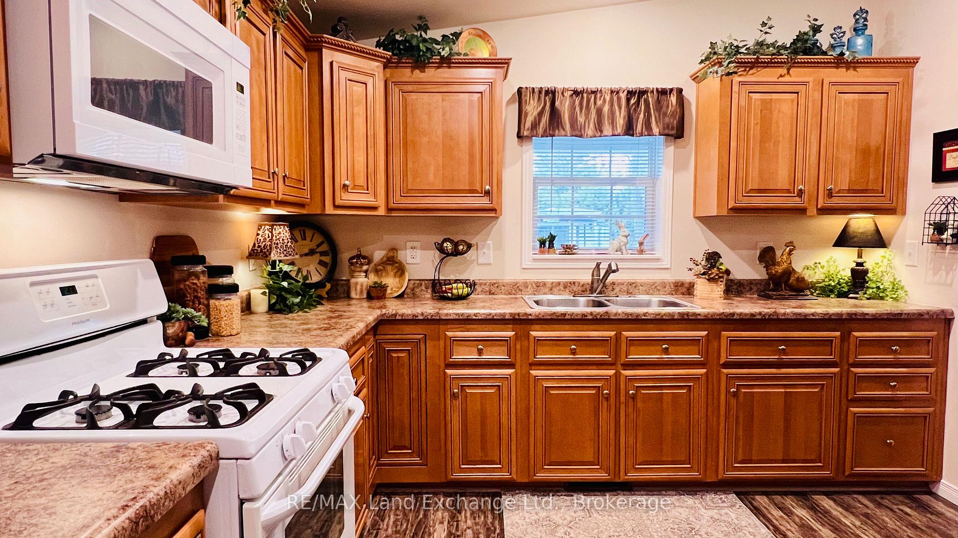 Photo 11 of 16 Sutton Drive, Ashfield-Colborne-Wawanosh, Ashfield — HOMEH