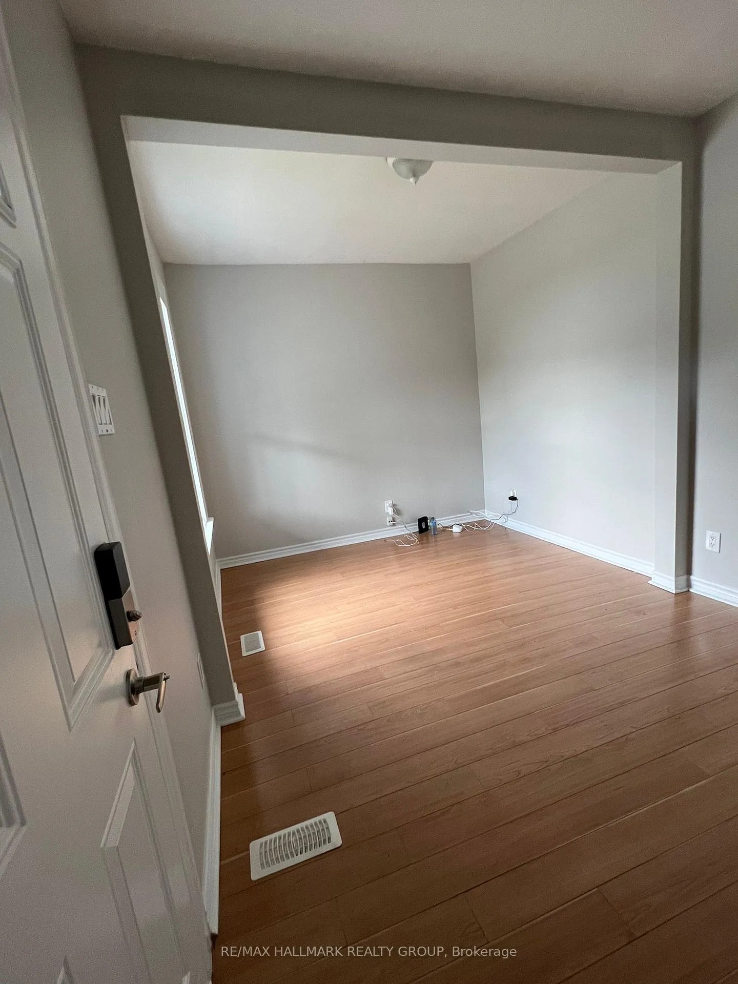 Photo 2 of Unit A, 18 Jolliet Avenue, Ottawa, Vanier — HOMEH