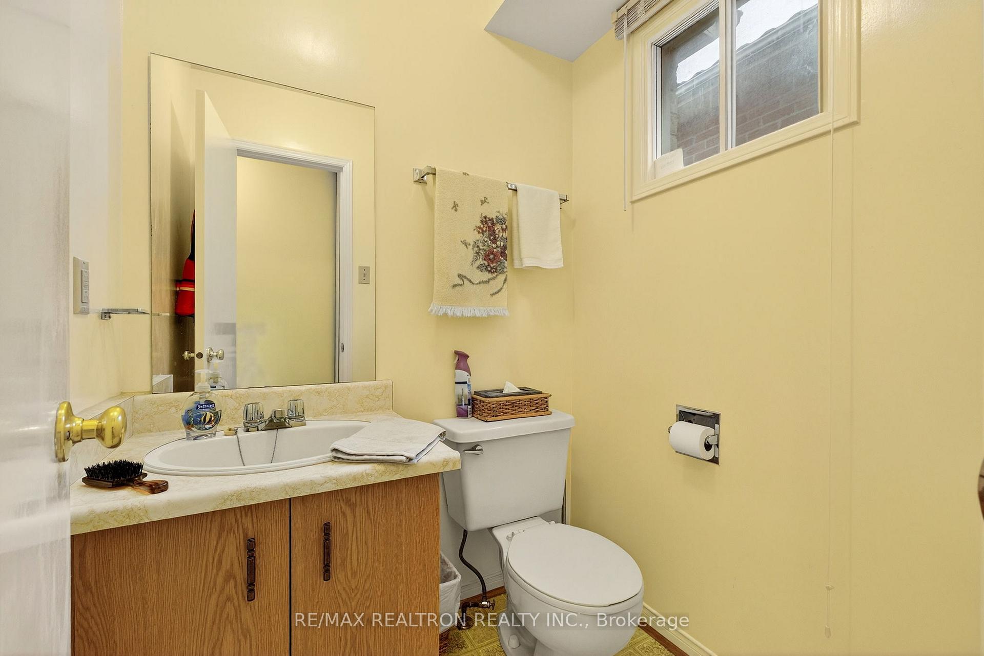 Photo 13 of 29 Locker Drive, Ajax, Central — HOMEH