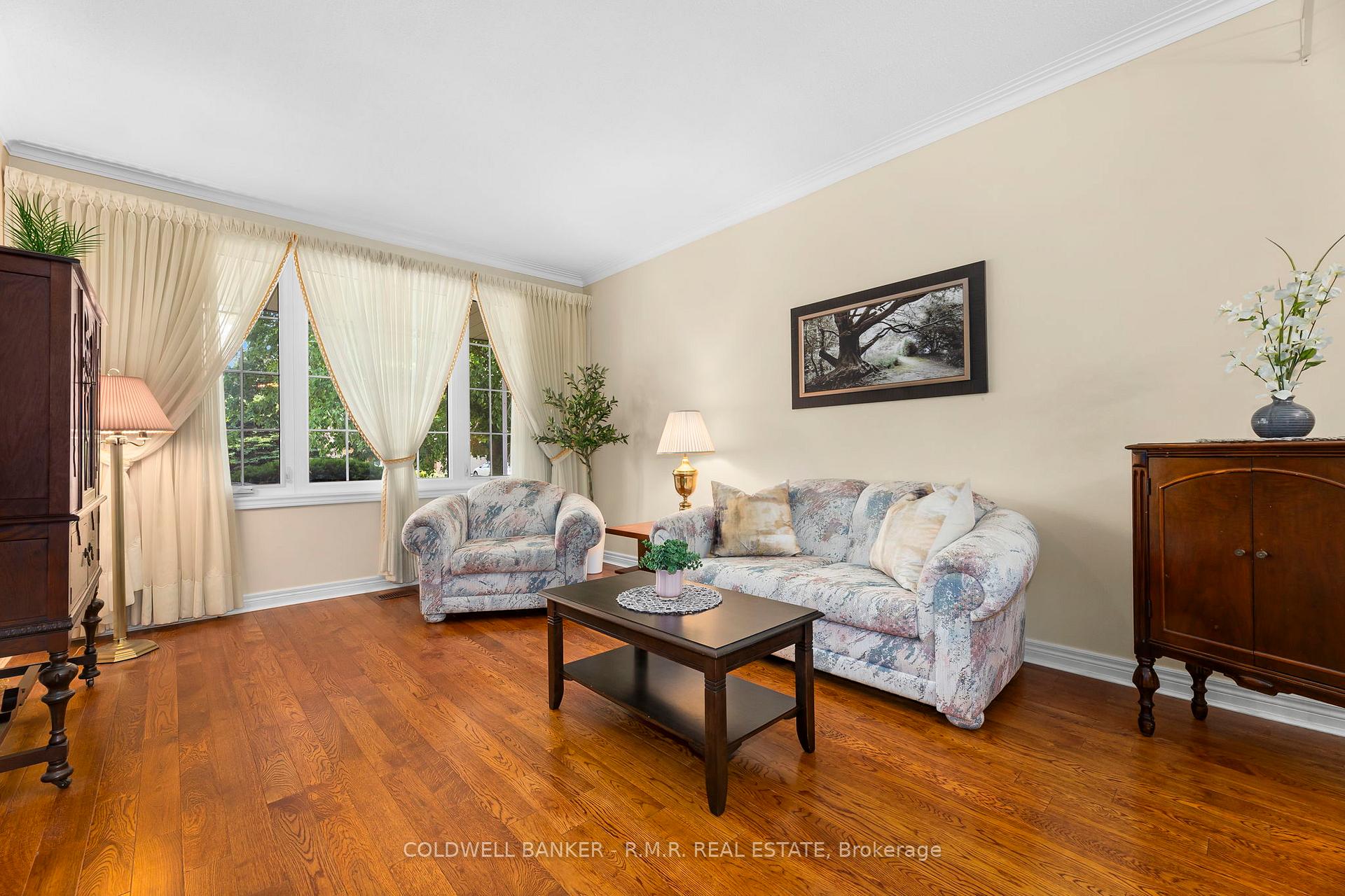 Photo 2 of 39 Ewen Drive, Uxbridge — HOMEH