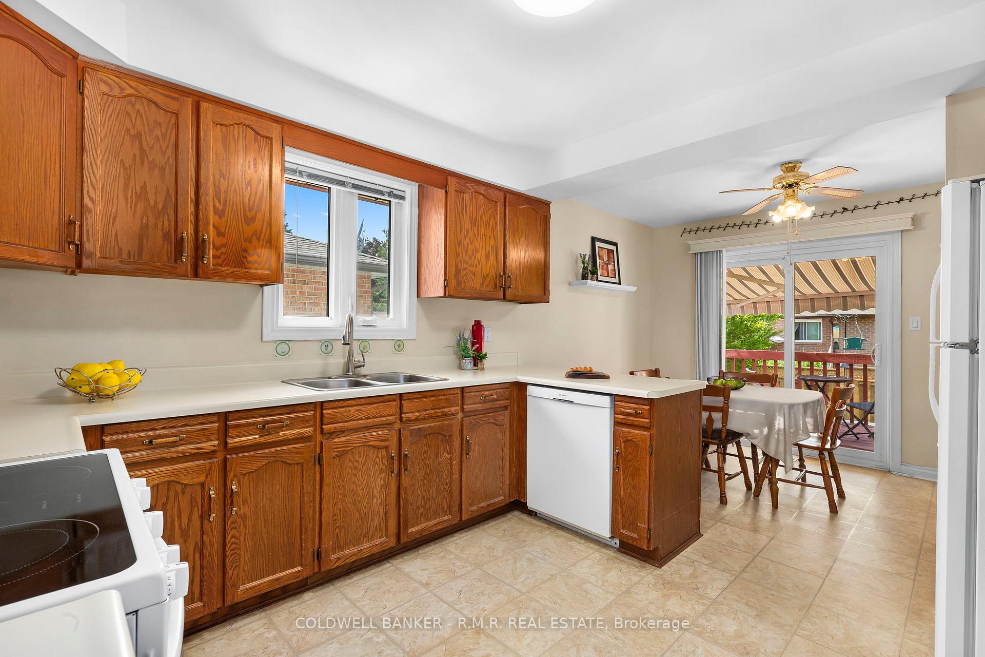 Photo 5 of 39 Ewen Drive, Uxbridge — HOMEH