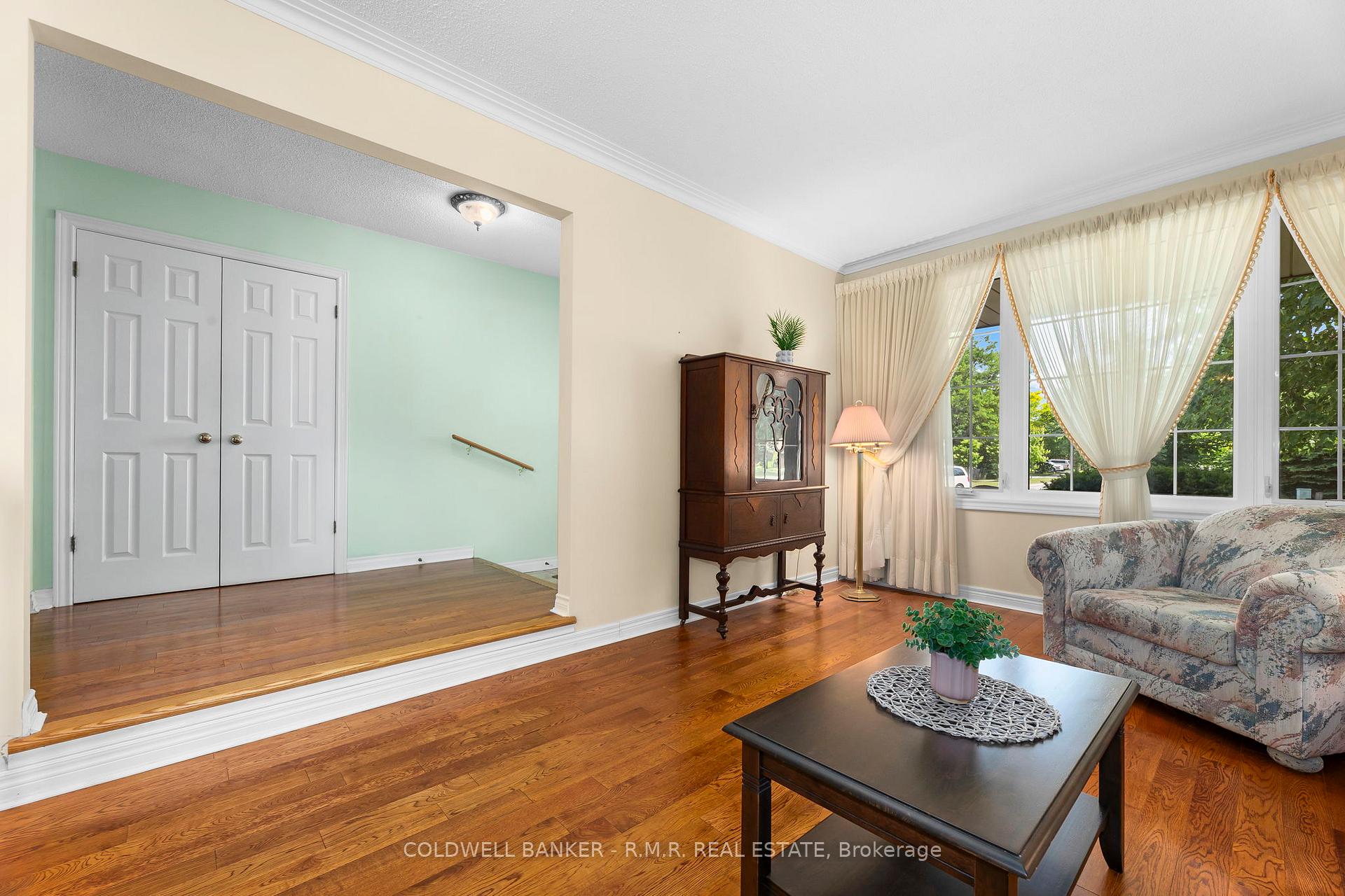 Photo 10 of 39 Ewen Drive, Uxbridge — HOMEH