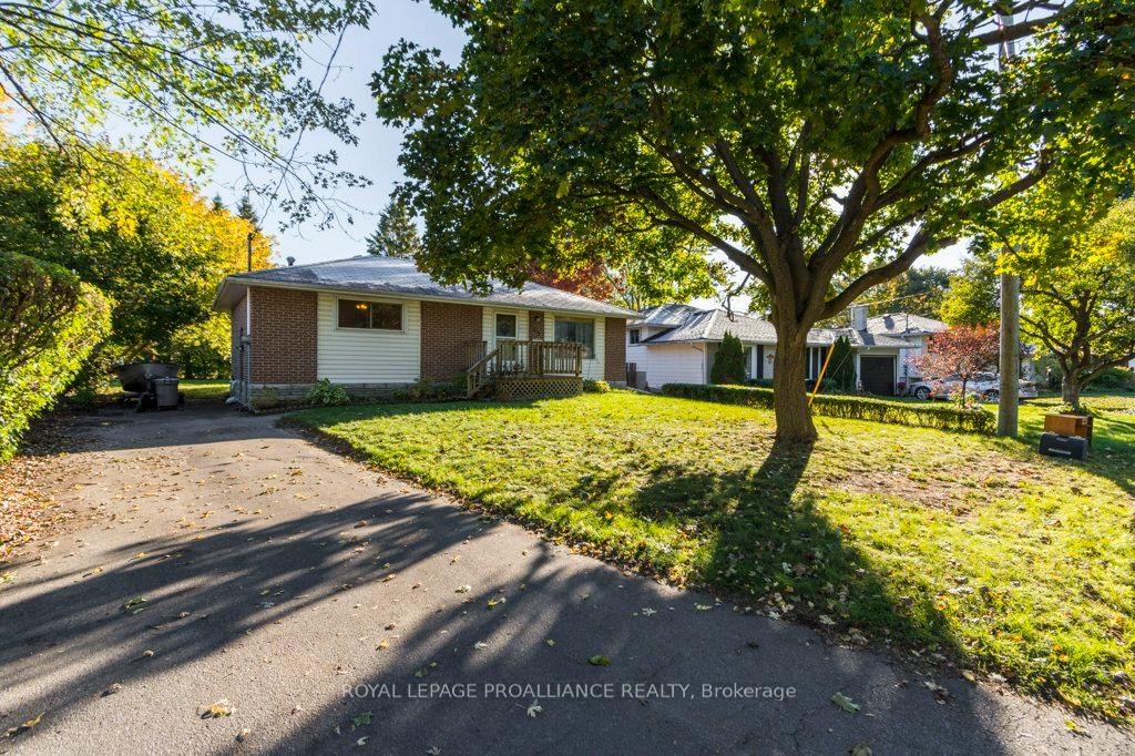 Photo 5 of 69 Thorncliffe Drive, Belleville, Belleville Ward — HOMEH