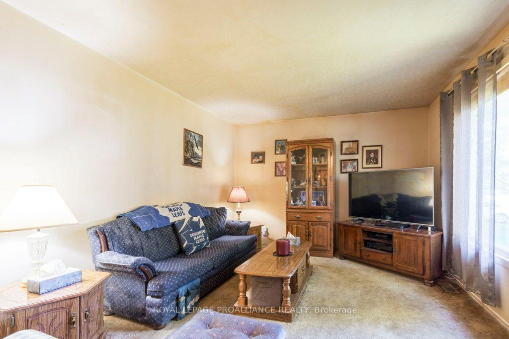Photo 22 of 69 Thorncliffe Drive, Belleville, Belleville Ward — HOMEH