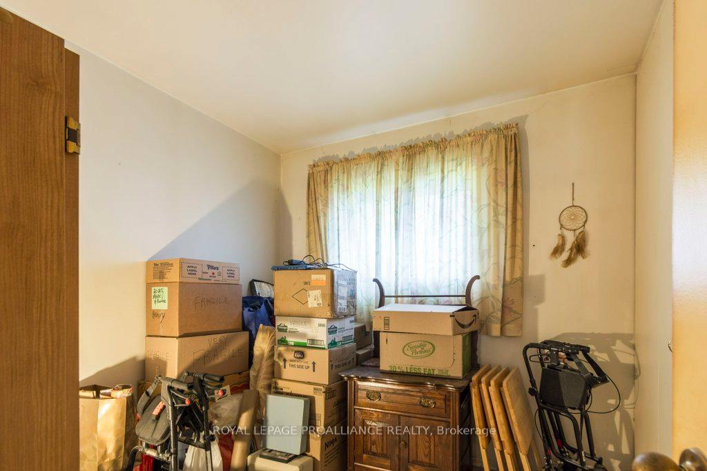 Photo 11 of 69 Thorncliffe Drive, Belleville, Belleville Ward — HOMEH
