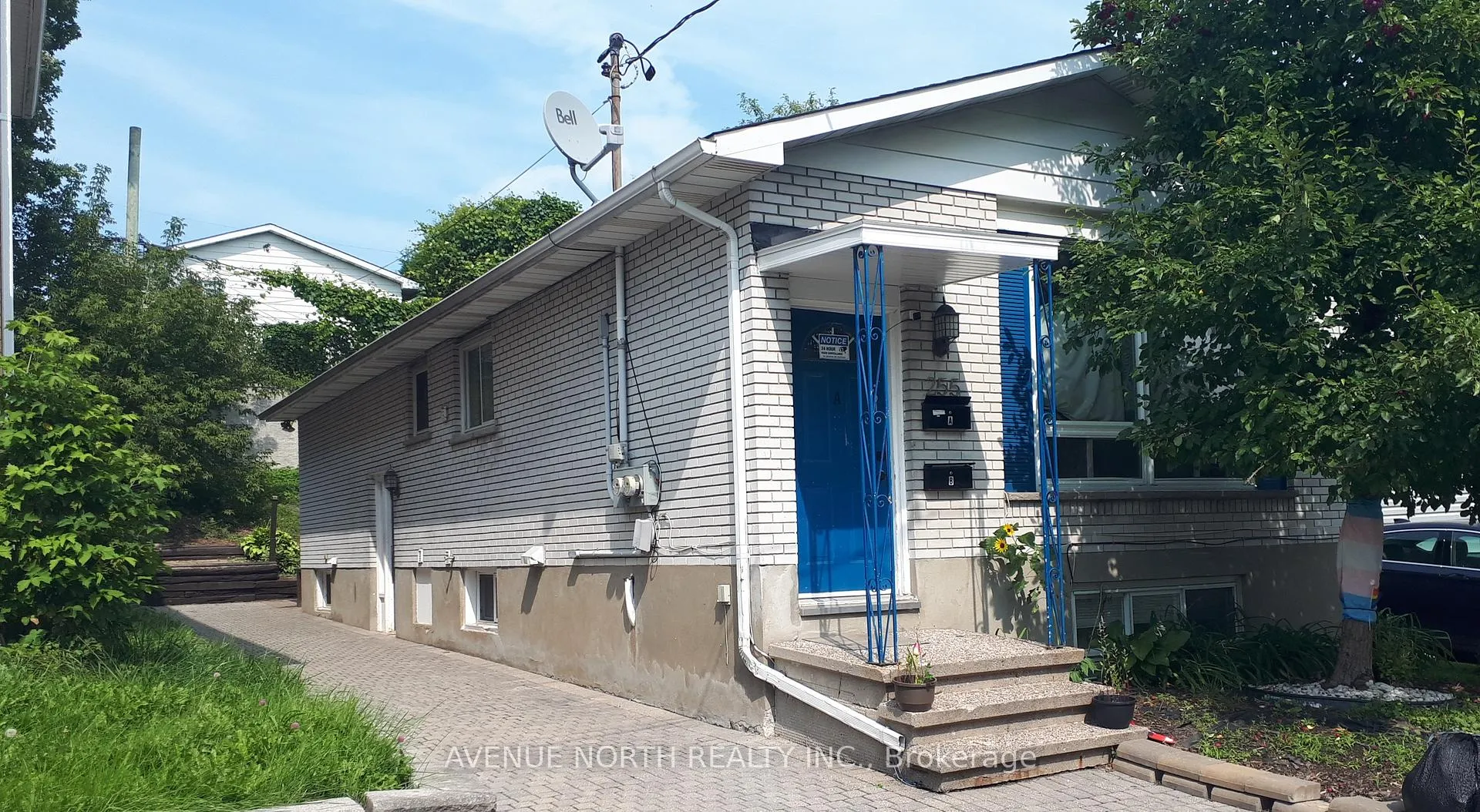 Front of 255 Lalemant Street