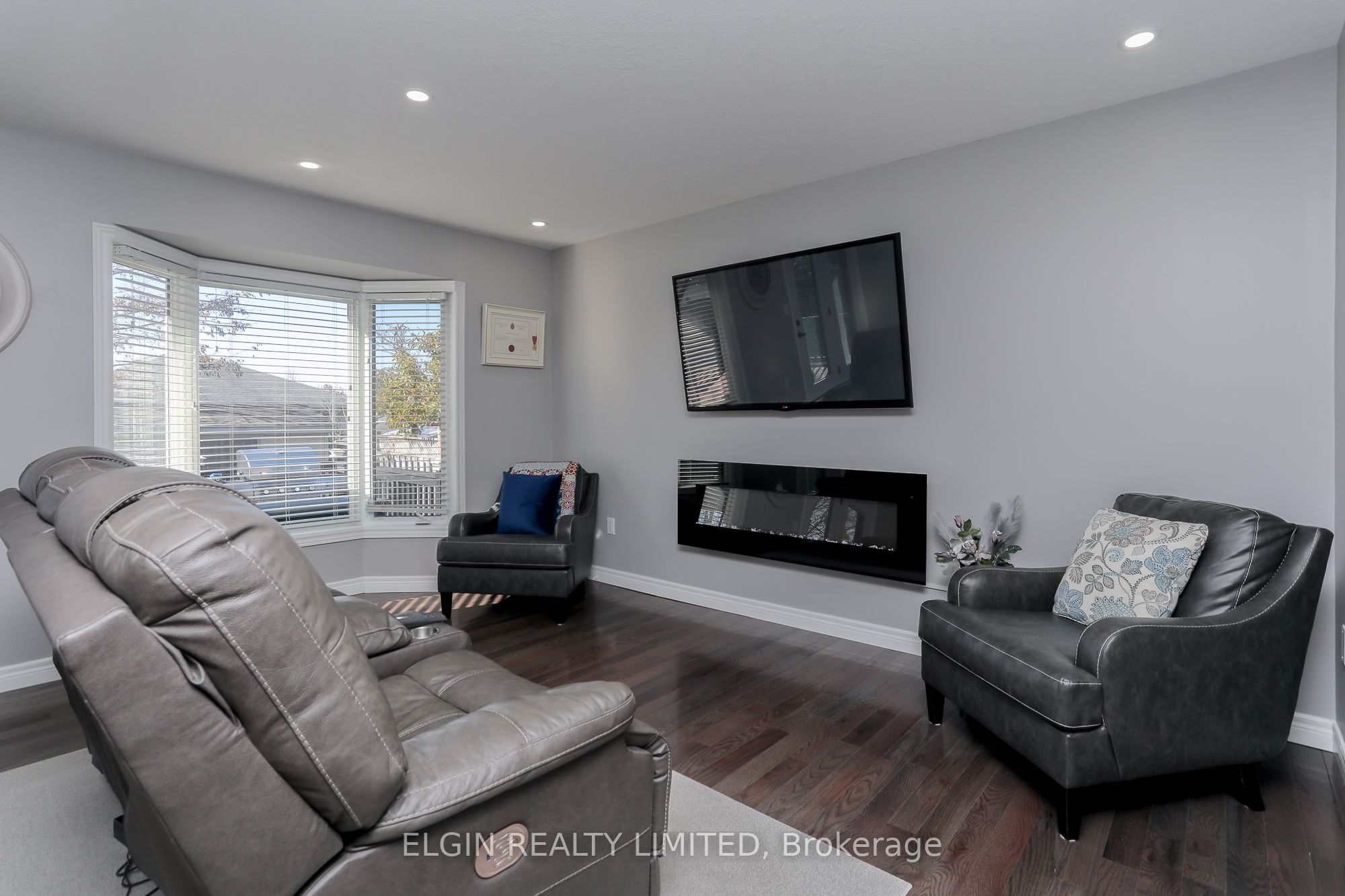 Photo 46 of 22 Cook Crescent, St. Thomas — HOMEH