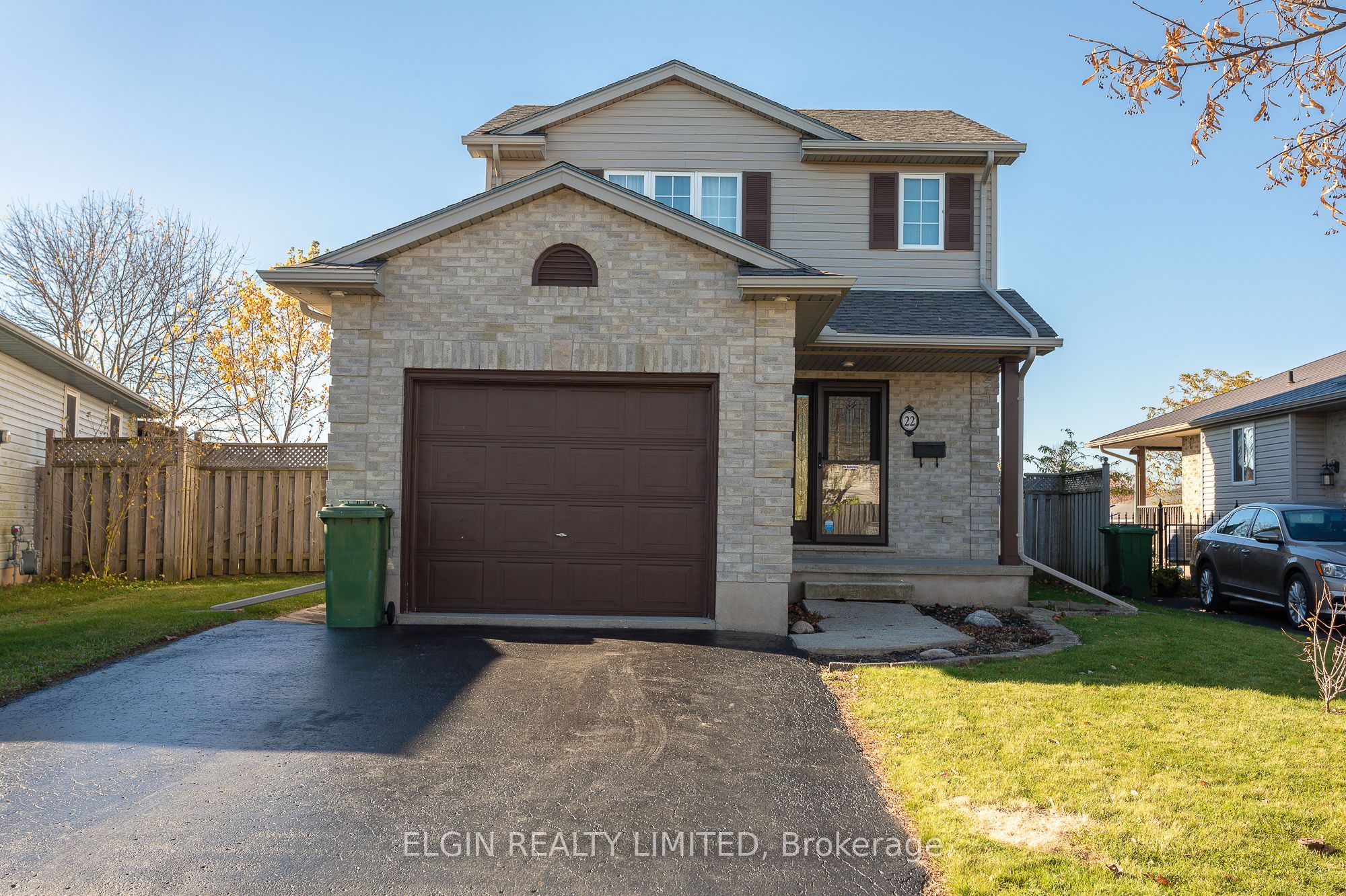 Photo 2 of 22 Cook Crescent, St. Thomas — HOMEH