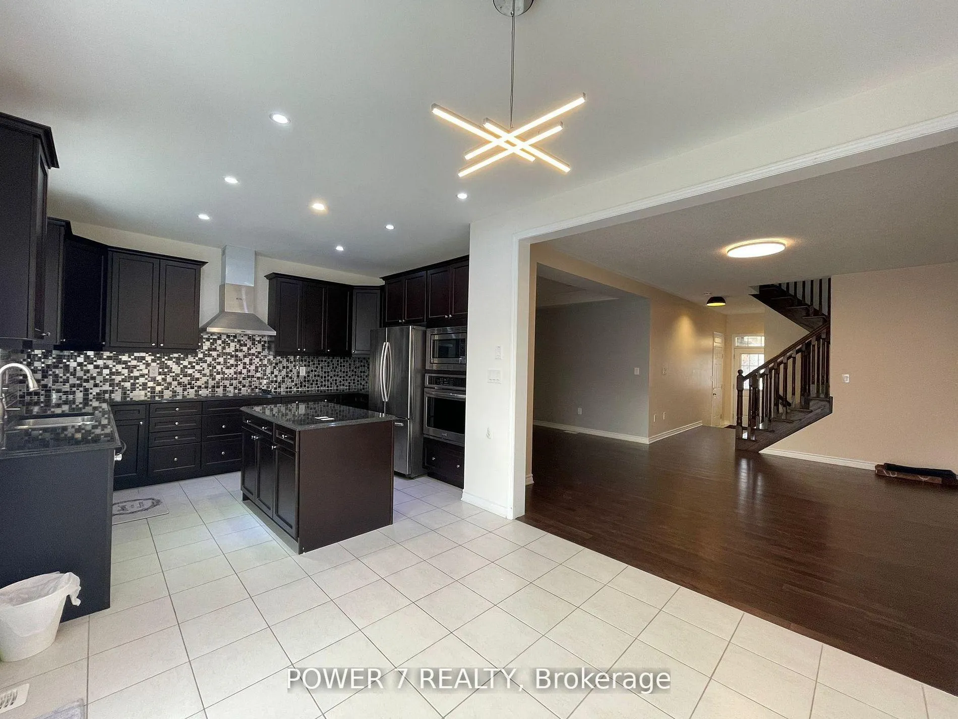 Photo 3 of 123 Major Crescent, Aurora, Rural Aurora — HOMEH