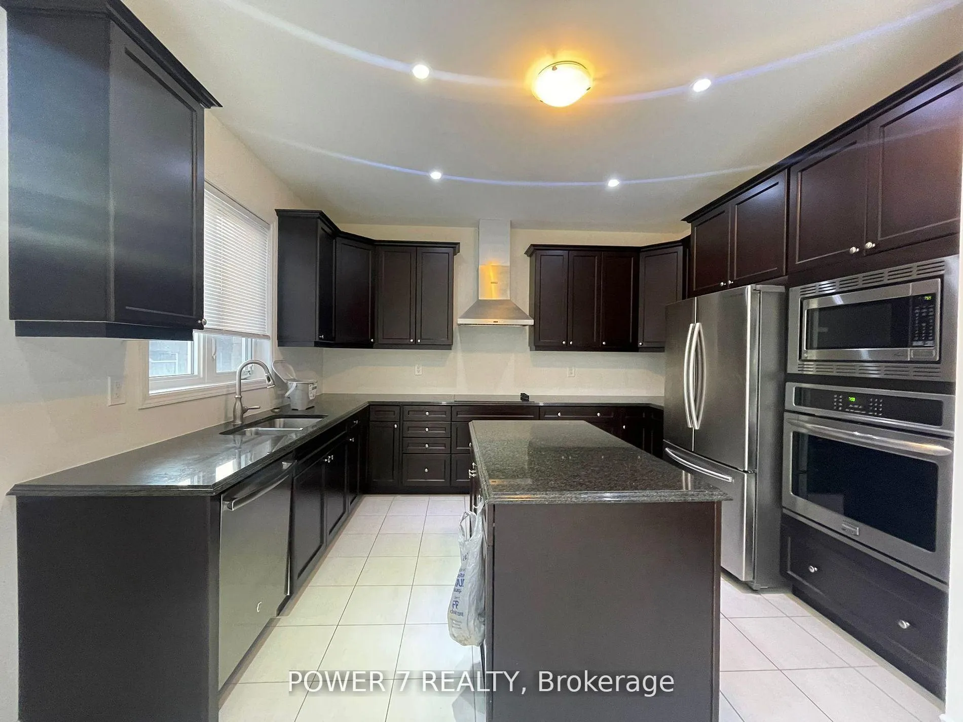 Photo 4 of 123 Major Crescent, Aurora, Rural Aurora — HOMEH