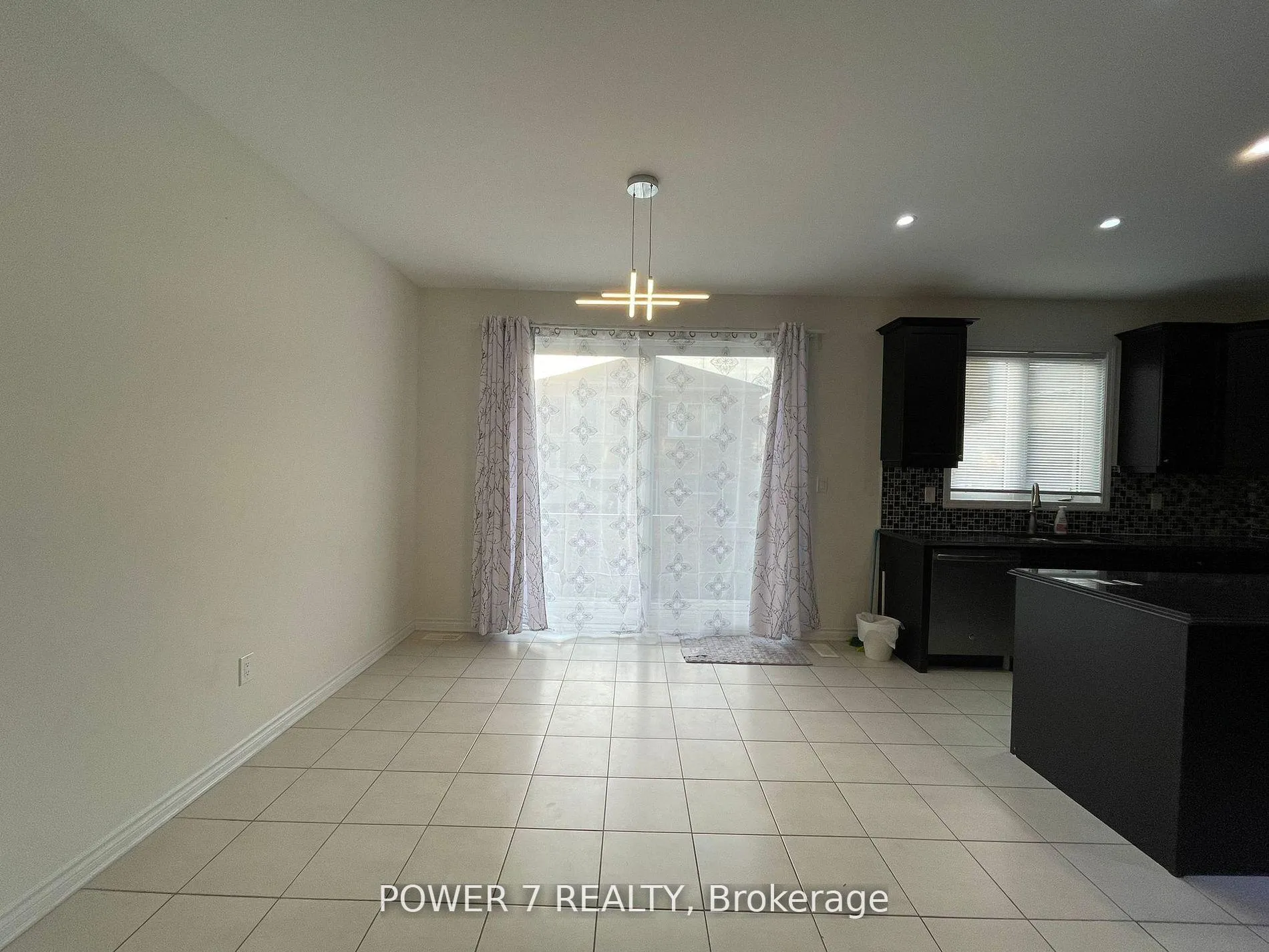 Photo 6 of 123 Major Crescent, Aurora, Rural Aurora — HOMEH