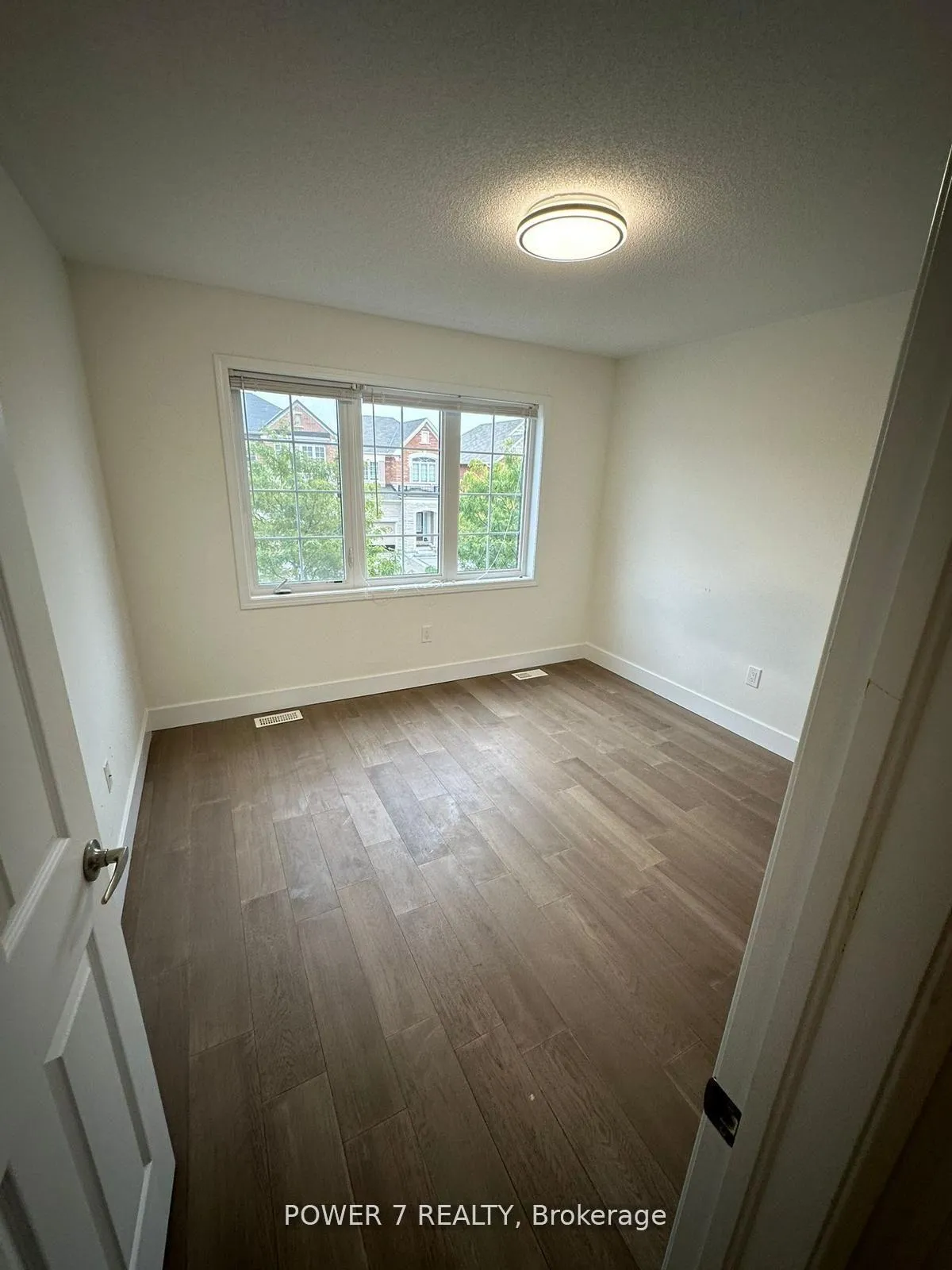 Photo 7 of 123 Major Crescent, Aurora, Rural Aurora — HOMEH