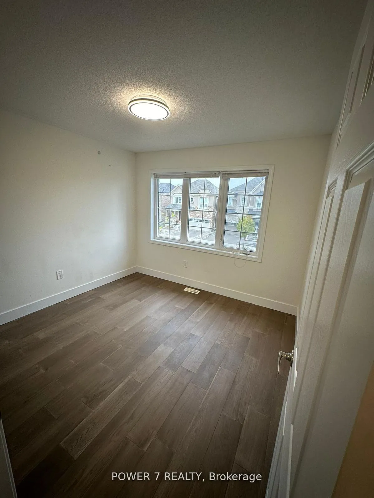 Photo 8 of 123 Major Crescent, Aurora, Rural Aurora — HOMEH