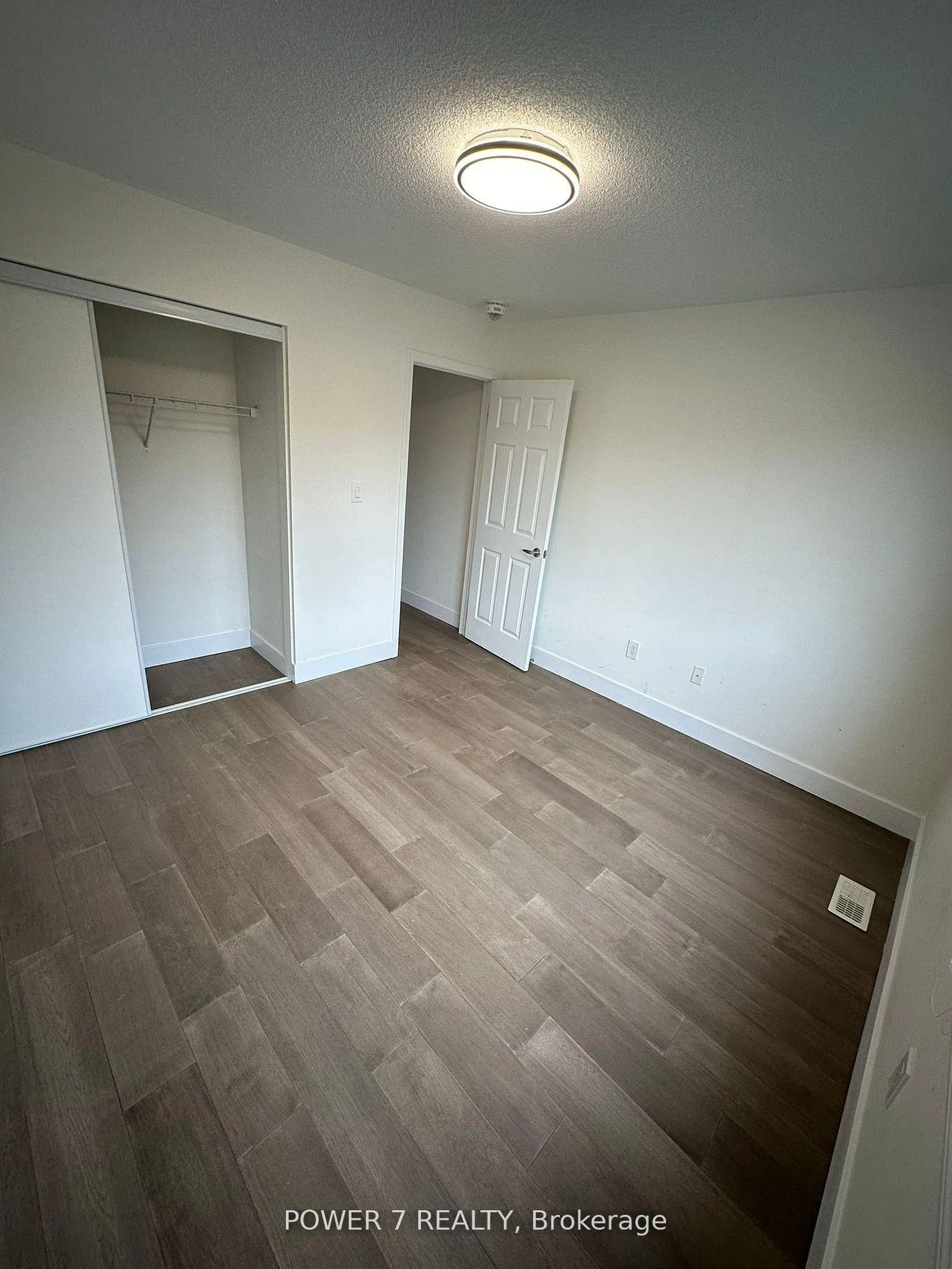 Photo 9 of 123 Major Crescent, Aurora, Rural Aurora — HOMEH