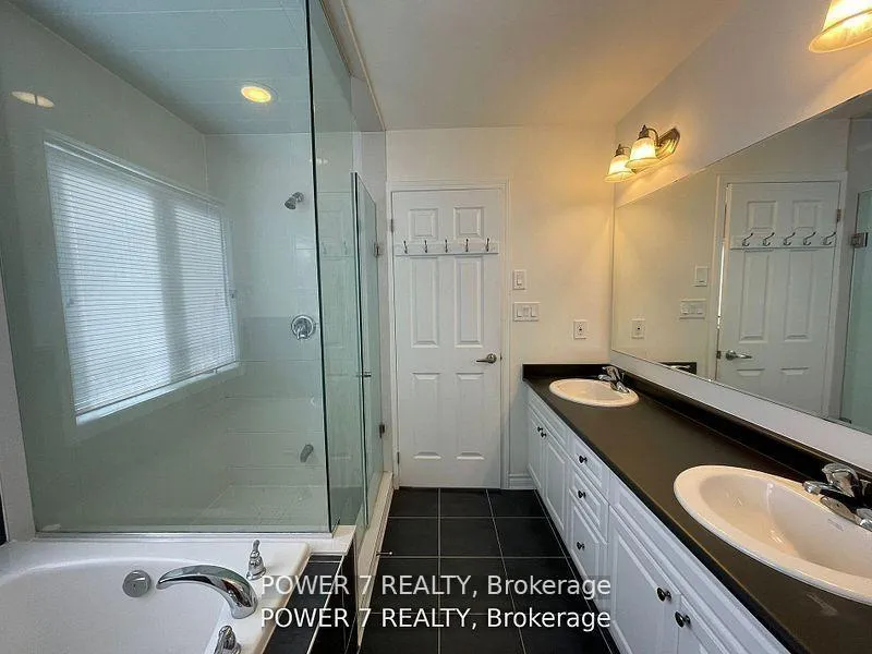 Photo 15 of 123 Major Crescent, Aurora, Rural Aurora — HOMEH