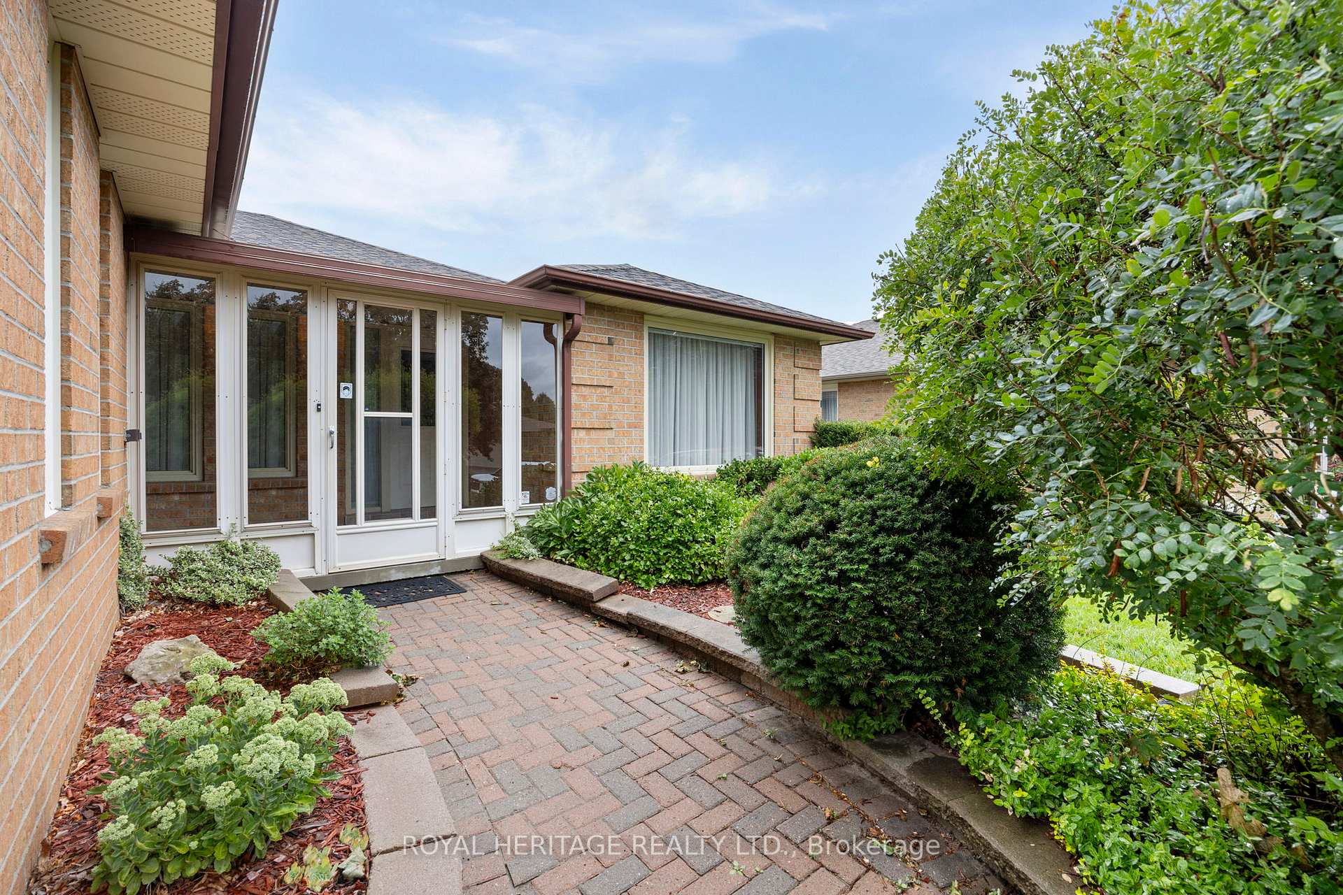 Photo 3 of 81 Ewen Drive, Uxbridge — HOMEH