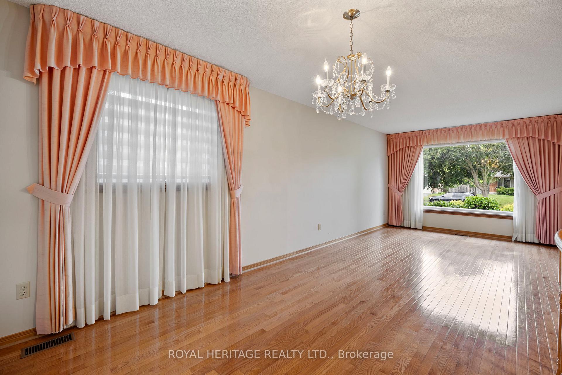 Photo 10 of 81 Ewen Drive, Uxbridge — HOMEH