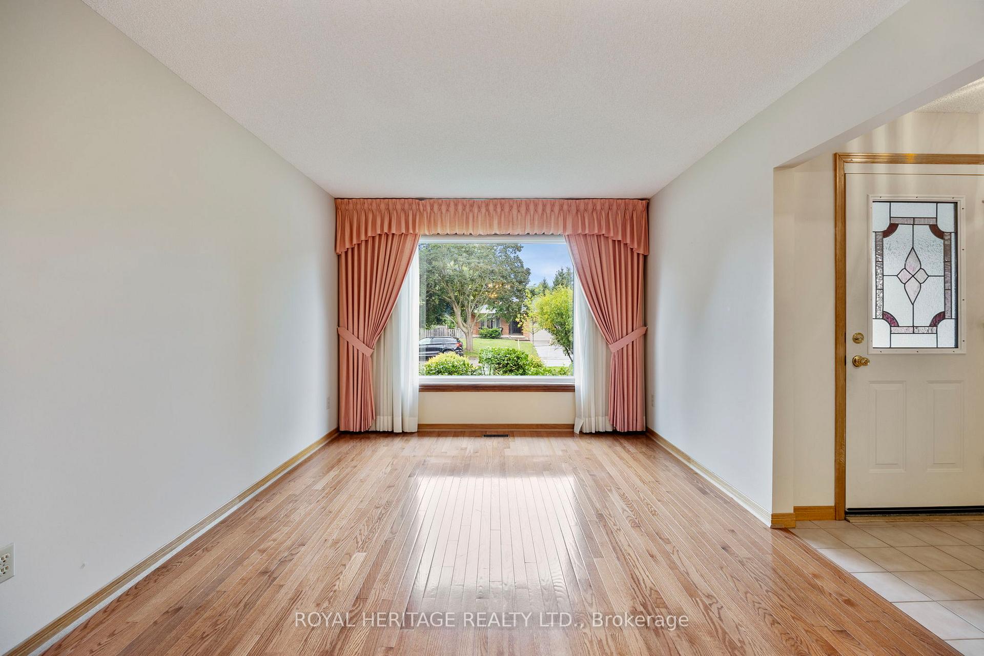Photo 11 of 81 Ewen Drive, Uxbridge — HOMEH