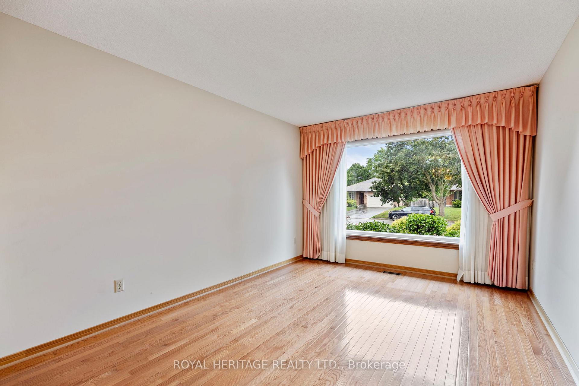 Photo 12 of 81 Ewen Drive, Uxbridge — HOMEH