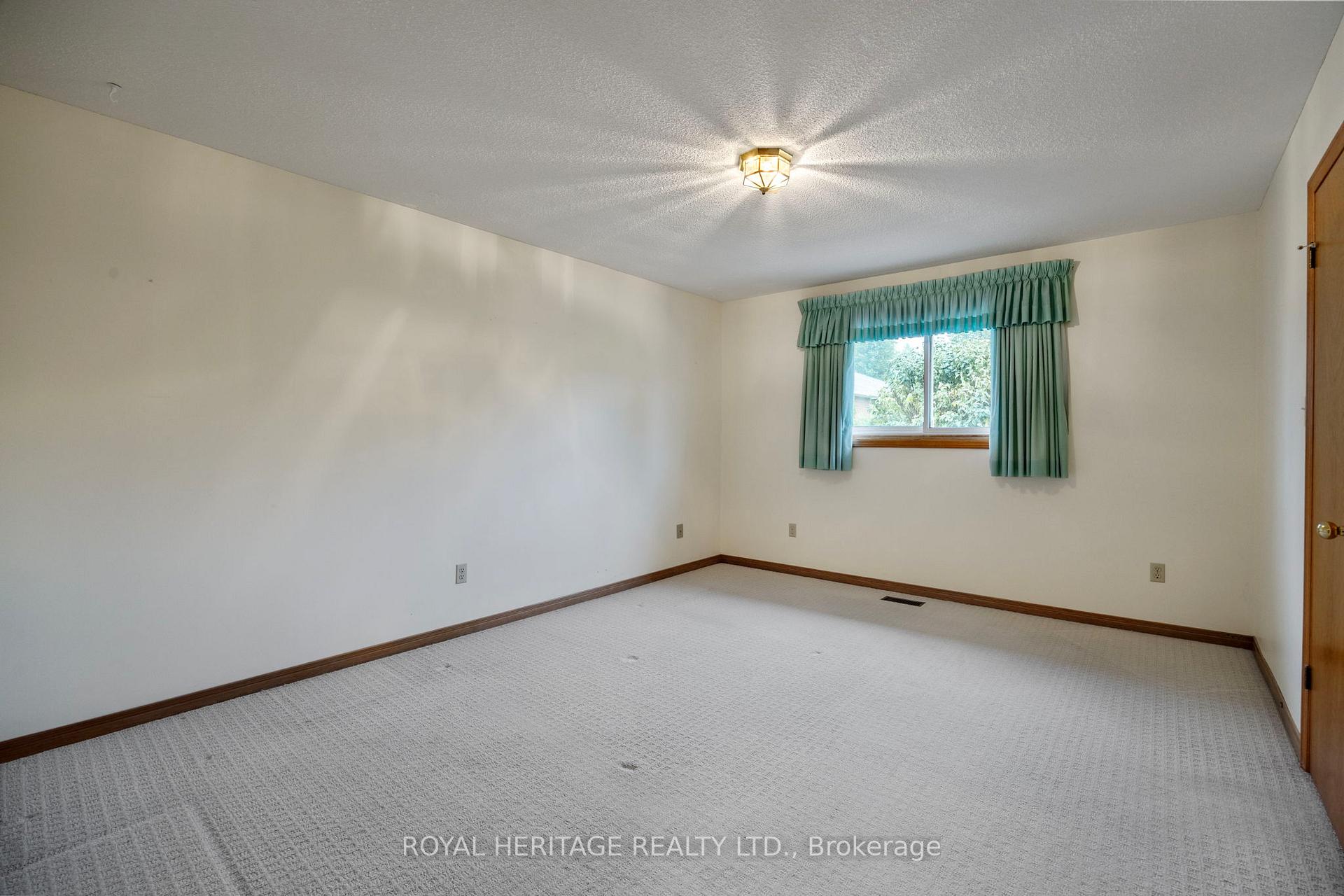 Photo 24 of 81 Ewen Drive, Uxbridge — HOMEH