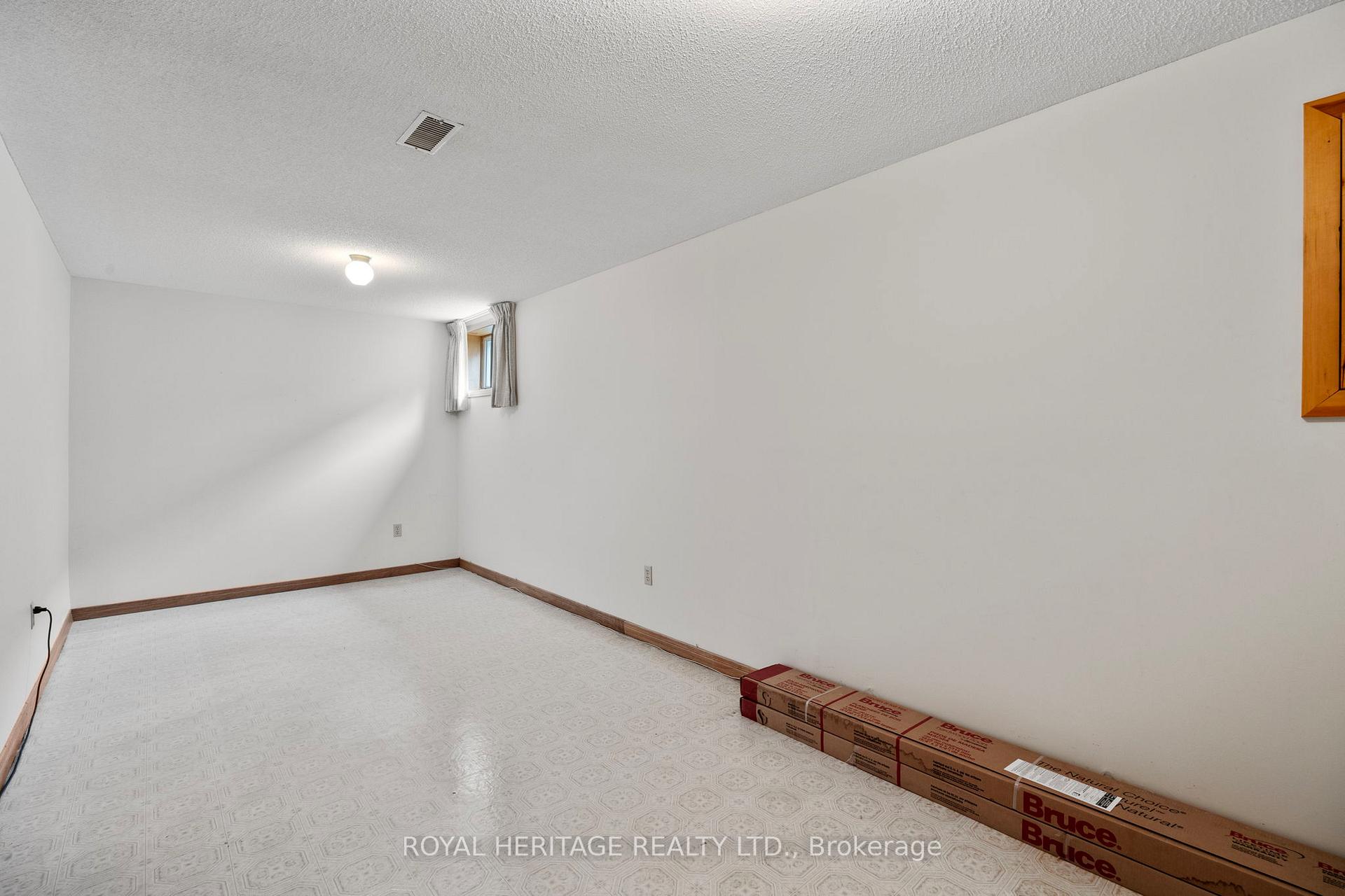 Photo 40 of 81 Ewen Drive, Uxbridge — HOMEH