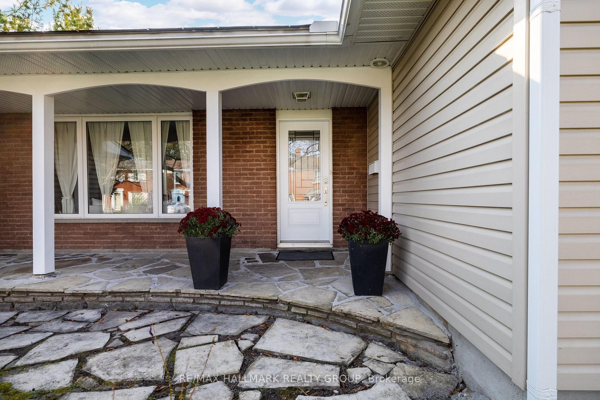 Photo 10 of 800 De Salaberry Street, Ottawa, Beacon Hill North — HOMEH