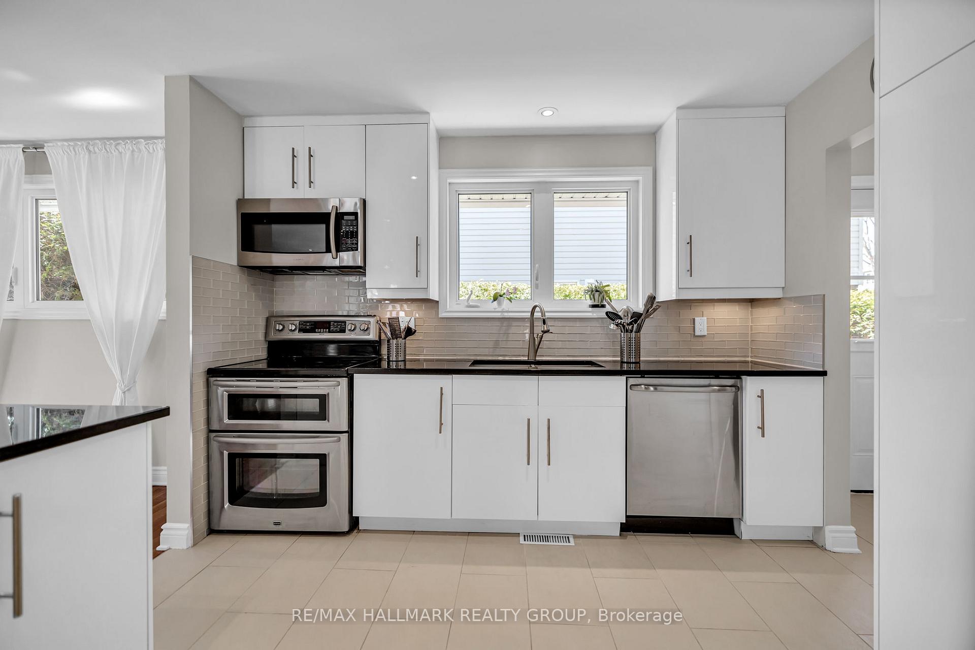 Photo 13 of 800 De Salaberry Street, Ottawa, Beacon Hill North — HOMEH