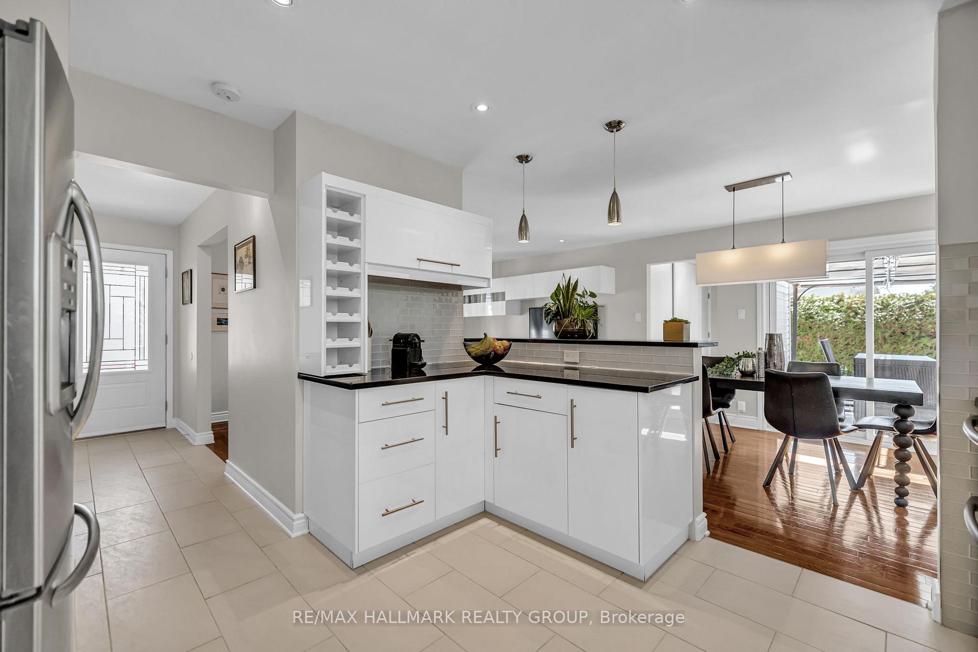 Photo 6 of 800 De Salaberry Street, Ottawa, Beacon Hill North — HOMEH