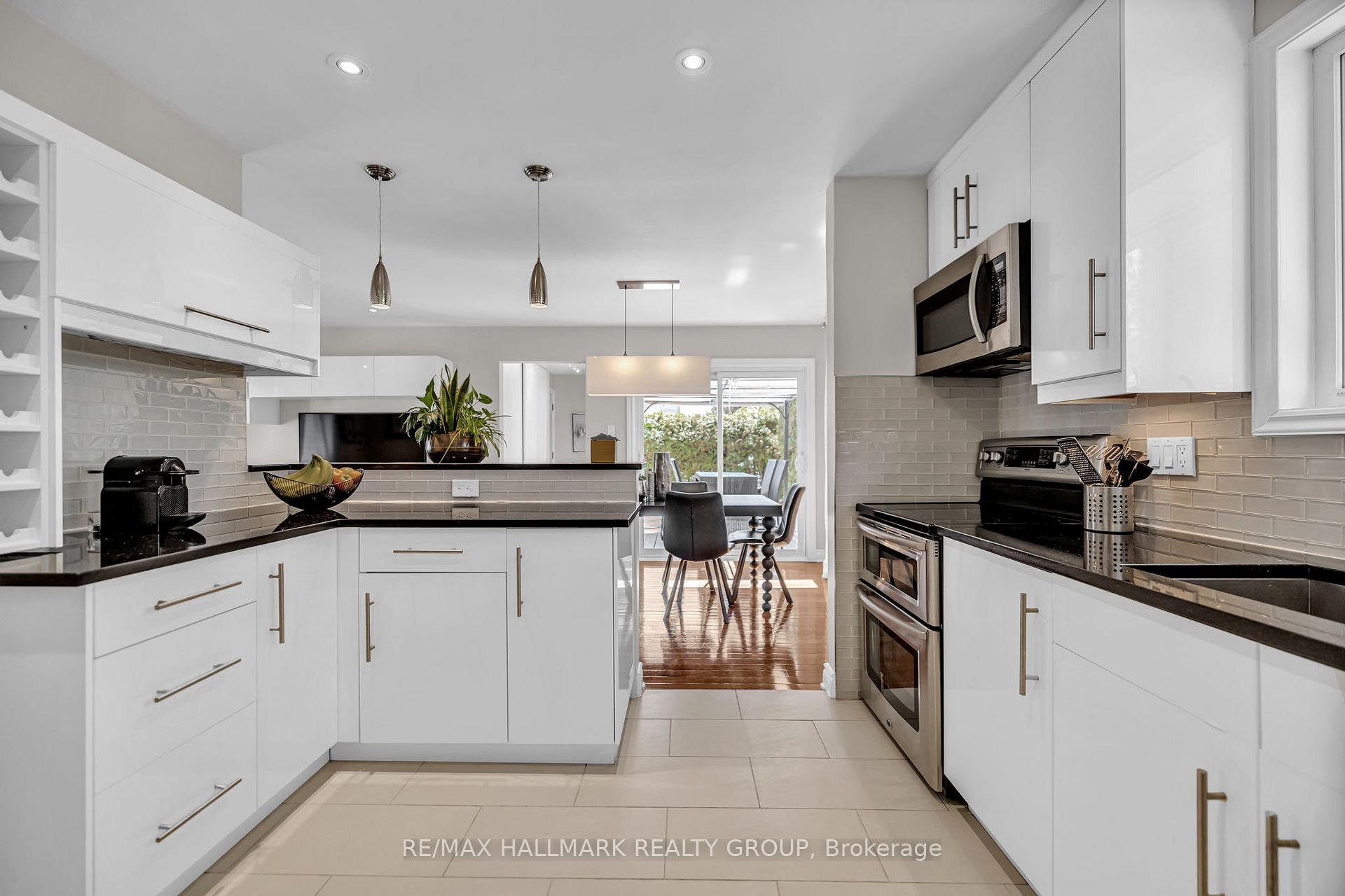 Photo 11 of 800 De Salaberry Street, Ottawa, Beacon Hill North — HOMEH