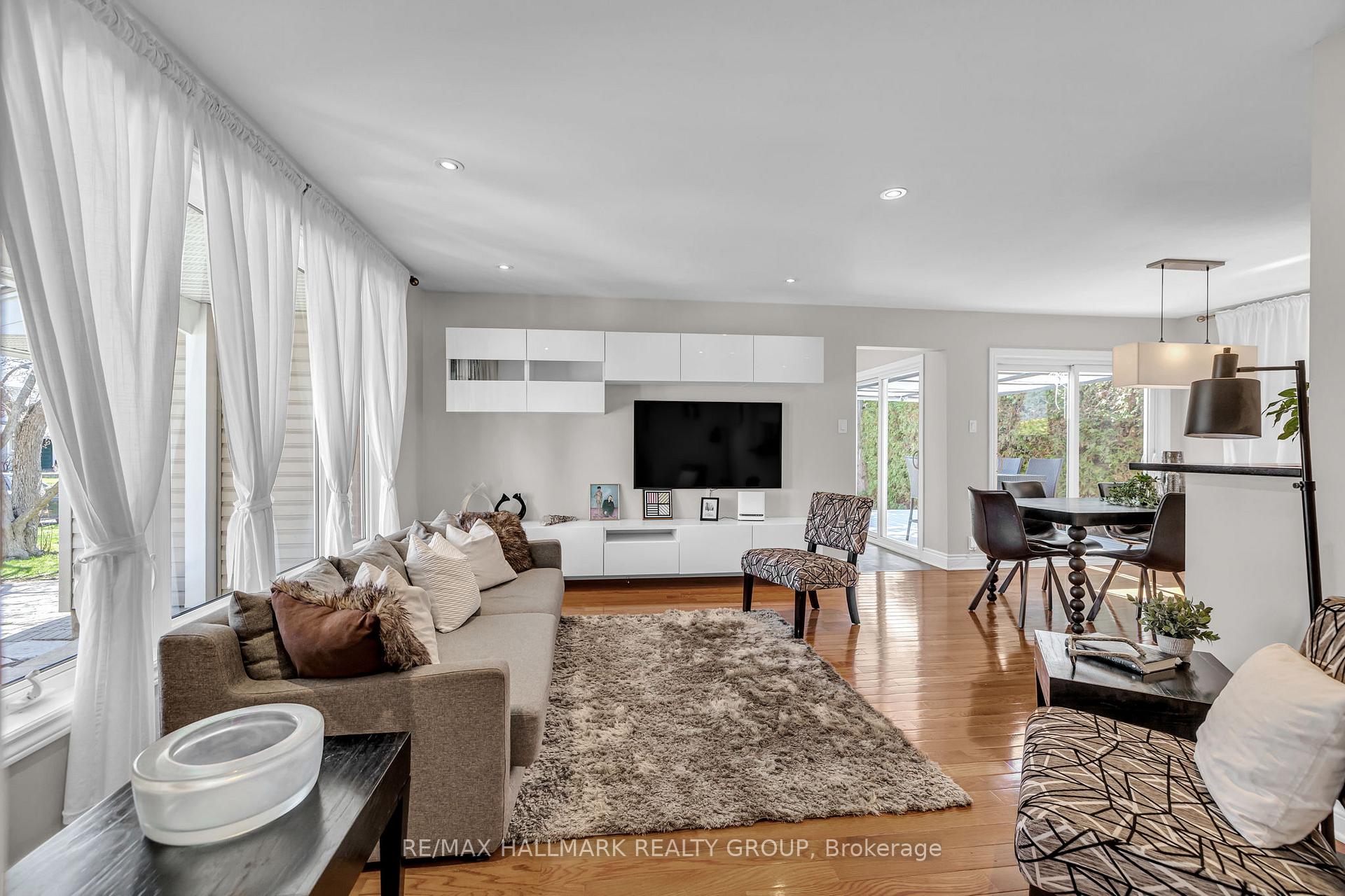 Photo 8 of 800 De Salaberry Street, Ottawa, Beacon Hill North — HOMEH