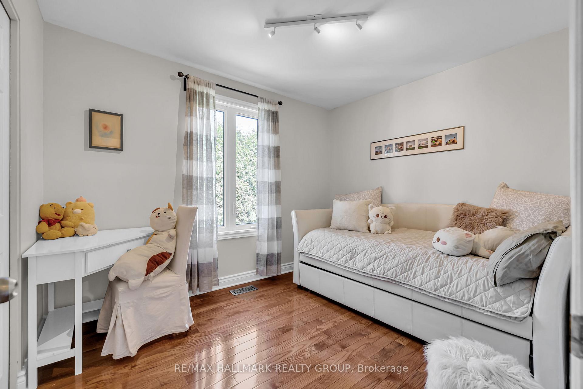 Photo 18 of 800 De Salaberry Street, Ottawa, Beacon Hill North — HOMEH