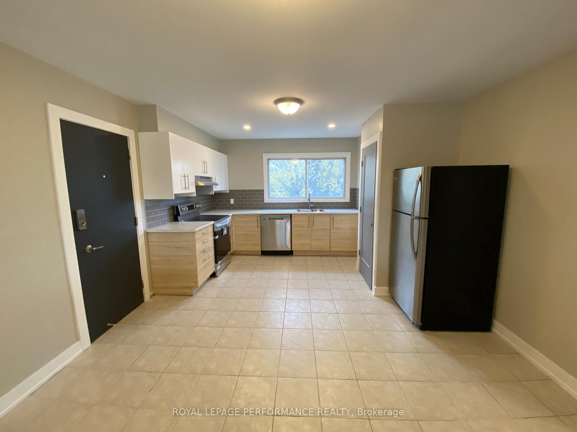 Photo 7 of Unit Unit 5, 695 Morgan Street, Ottawa, Vanier — HOMEH
