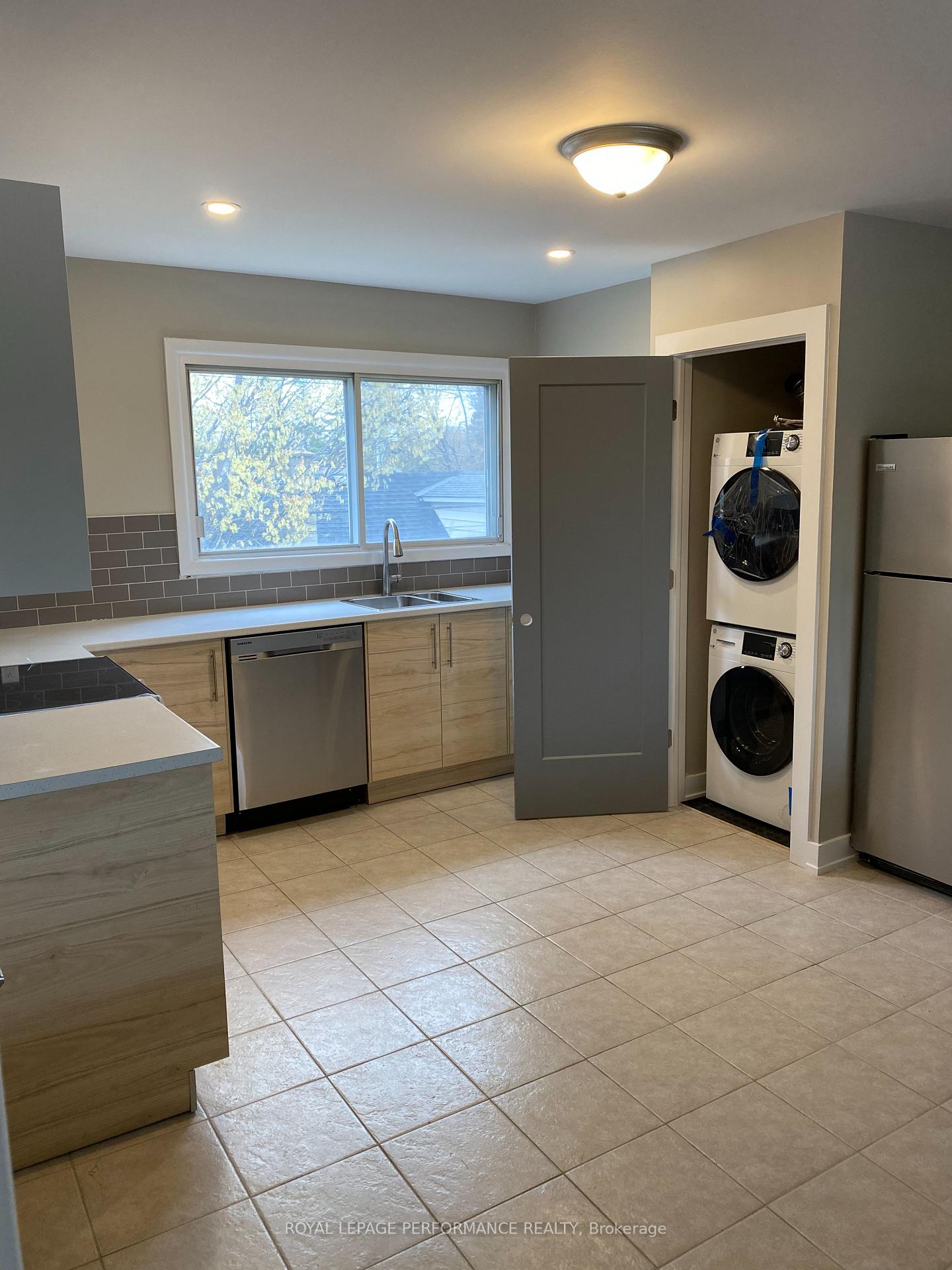 Photo 9 of Unit Unit 5, 695 Morgan Street, Ottawa, Vanier — HOMEH