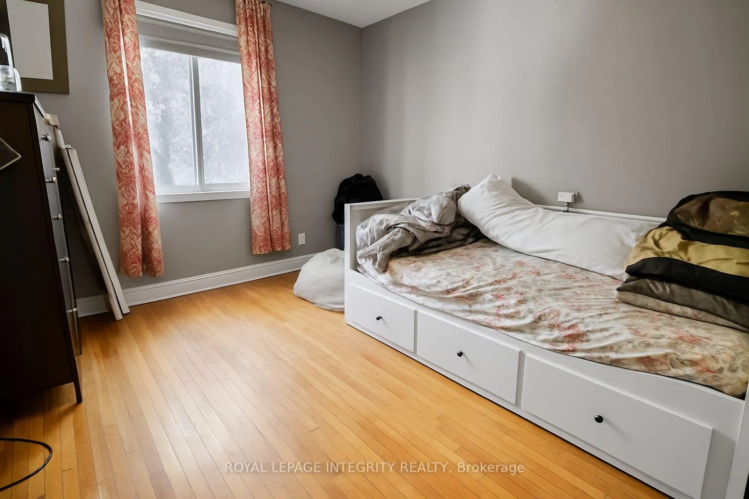Photo 5 of 256 Alfred Street, Ottawa, Vanier — HOMEH