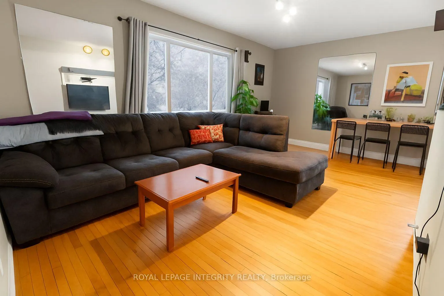 Photo 21 of 256 Alfred Street, Ottawa, Vanier — HOMEH