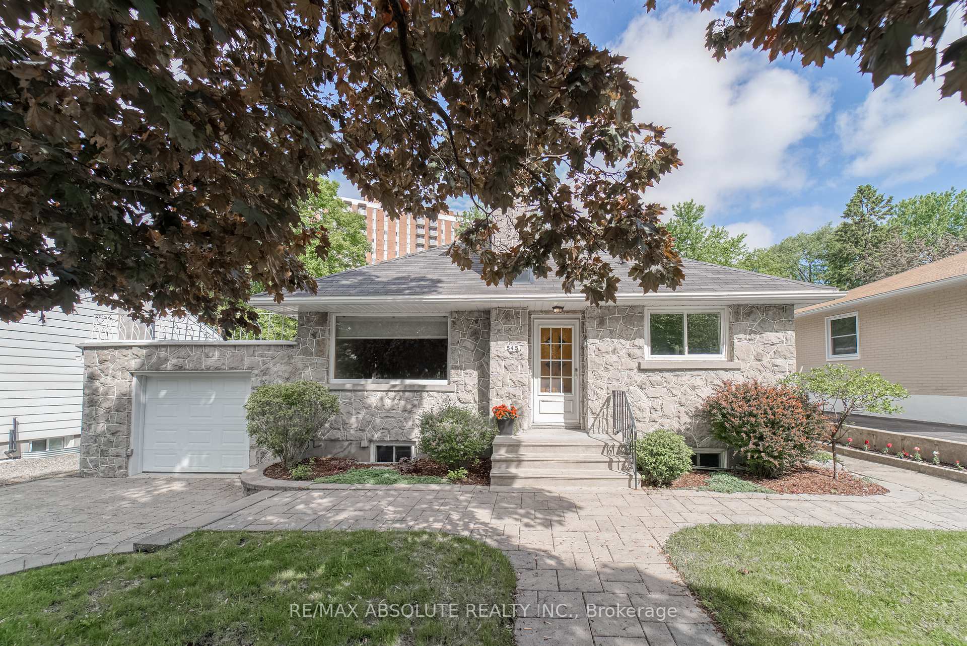 Front of 545 Neighbourhood Way