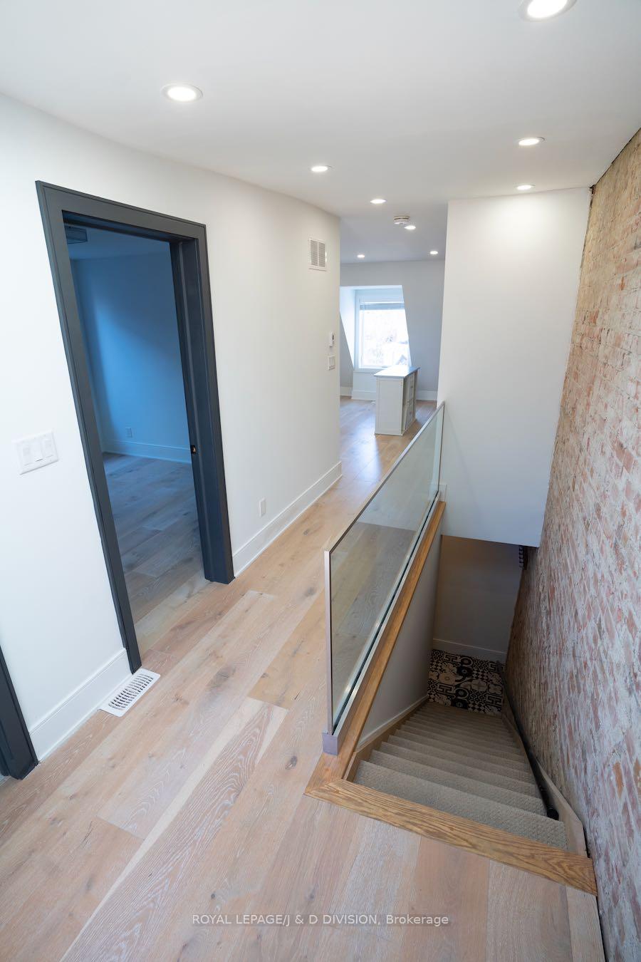 Photo 4 of Unit 3rd Flr, 657 Manning Avenue, Toronto, Palmerston-Little Italy — HOMEH