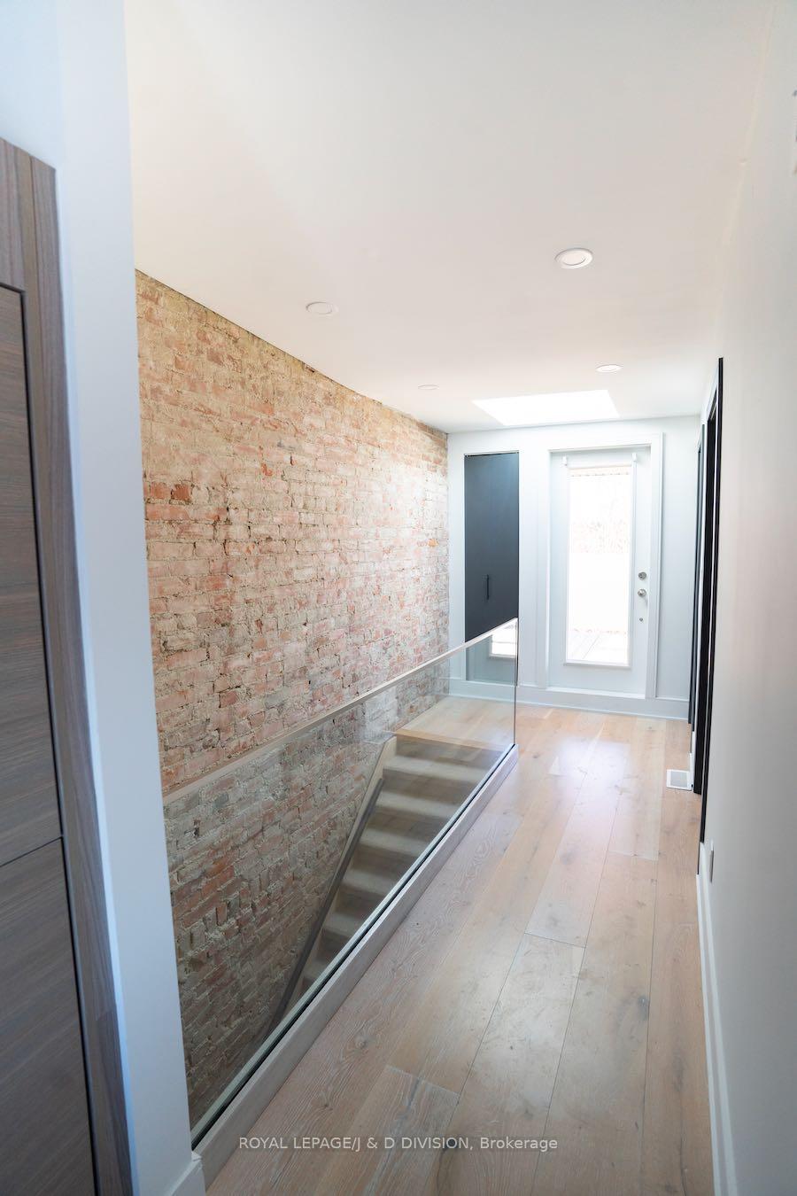 Photo 3 of Unit 3rd Flr, 657 Manning Avenue, Toronto, Palmerston-Little Italy — HOMEH