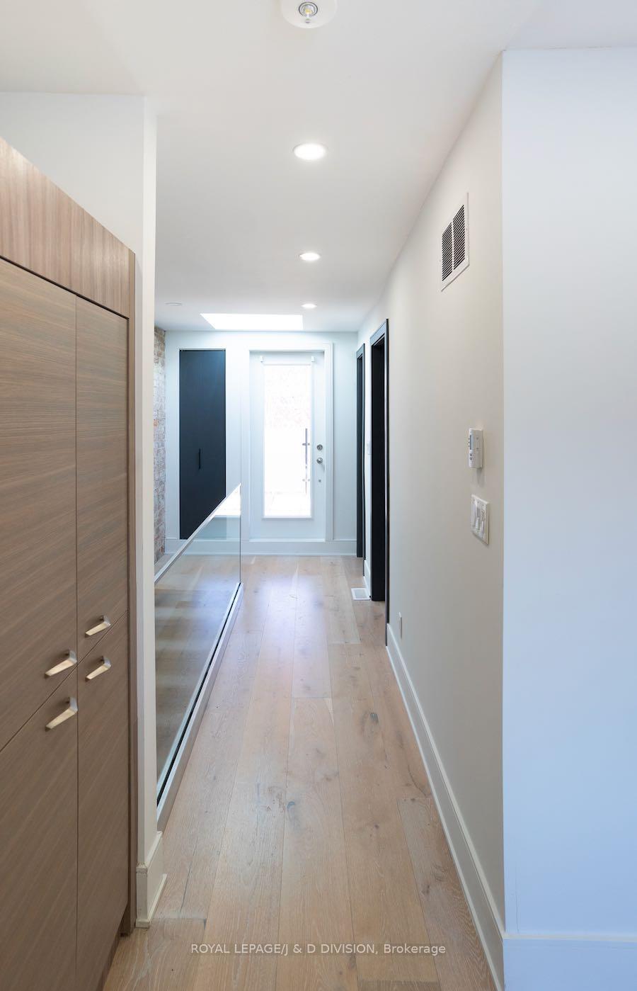 Photo 2 of Unit 3rd Flr, 657 Manning Avenue, Toronto, Palmerston-Little Italy — HOMEH