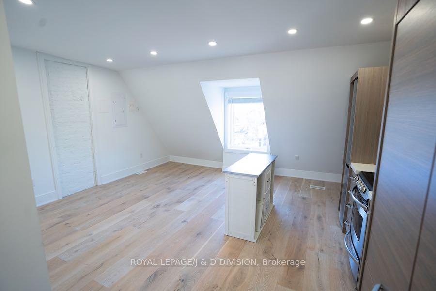 Photo 6 of Unit 3rd Flr, 657 Manning Avenue, Toronto, Palmerston-Little Italy — HOMEH