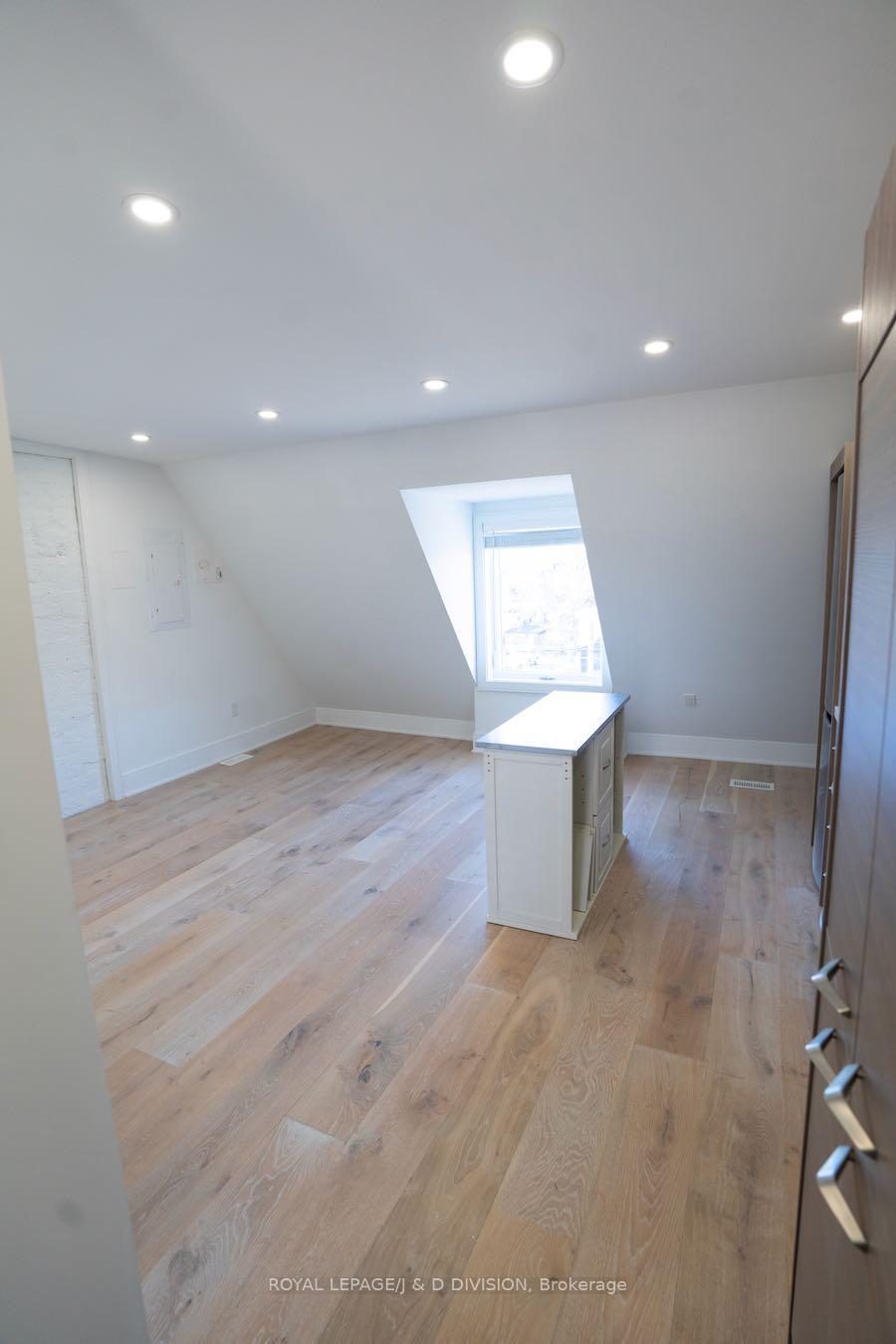 Photo 8 of Unit 3rd Flr, 657 Manning Avenue, Toronto, Palmerston-Little Italy — HOMEH