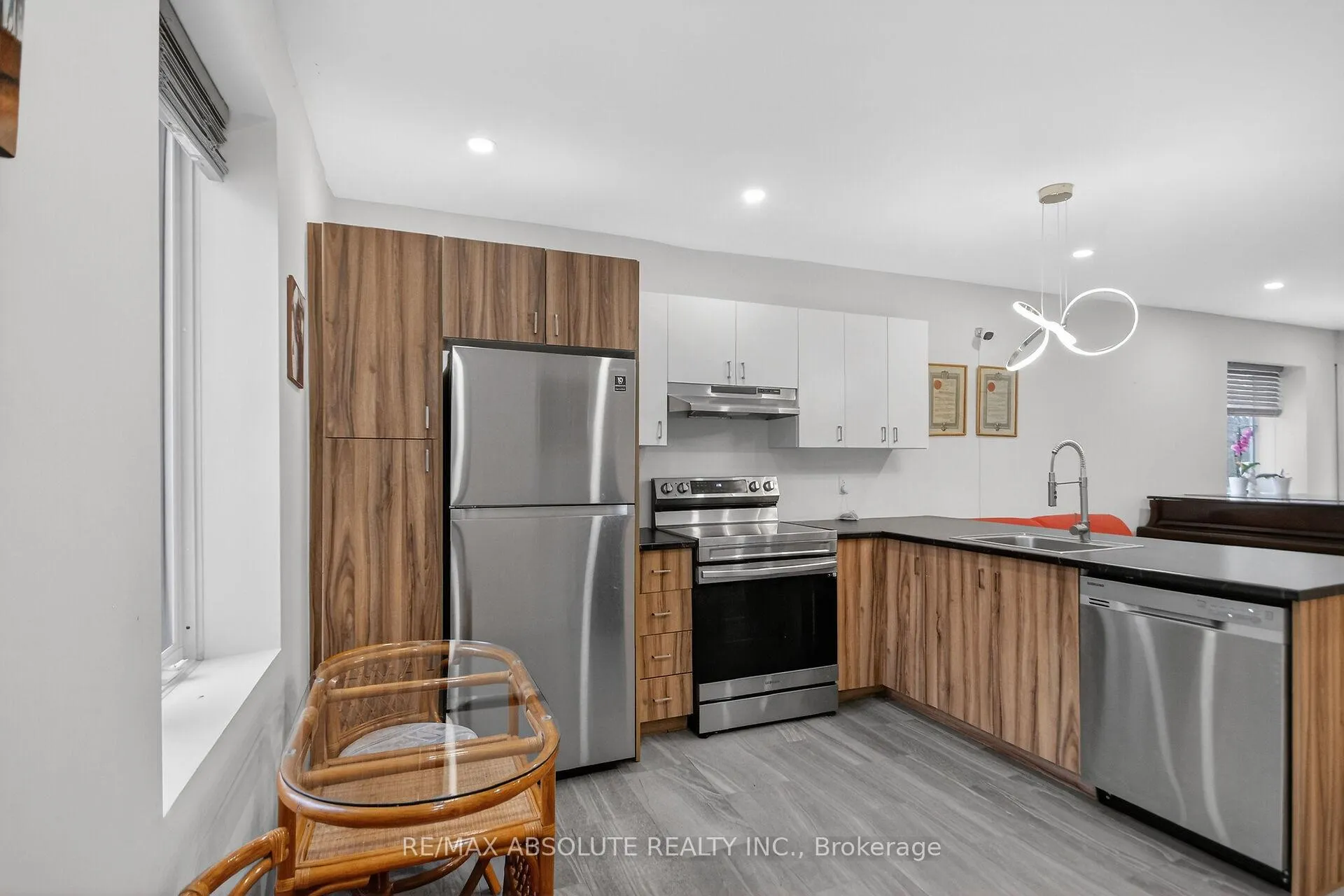 Photo 10 of 147 Longpre Street, Ottawa, Vanier — HOMEH