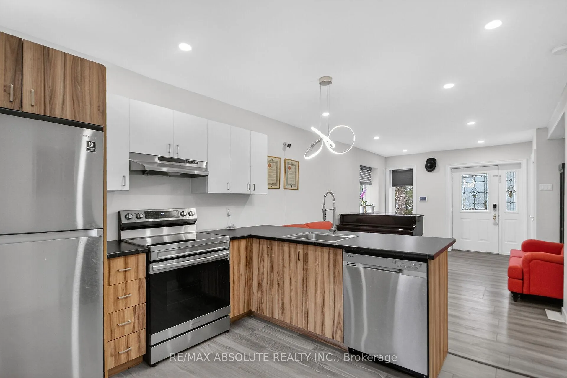 Photo 11 of 147 Longpre Street, Ottawa, Vanier — HOMEH