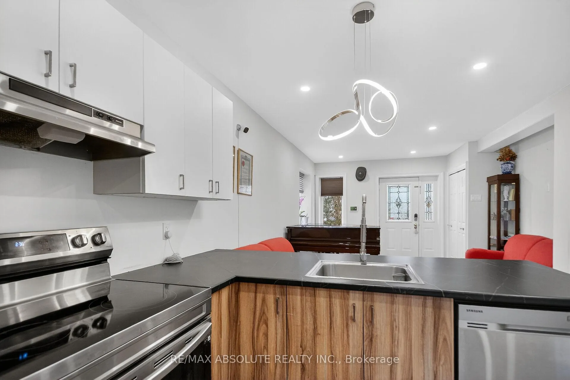 Photo 12 of 147 Longpre Street, Ottawa, Vanier — HOMEH