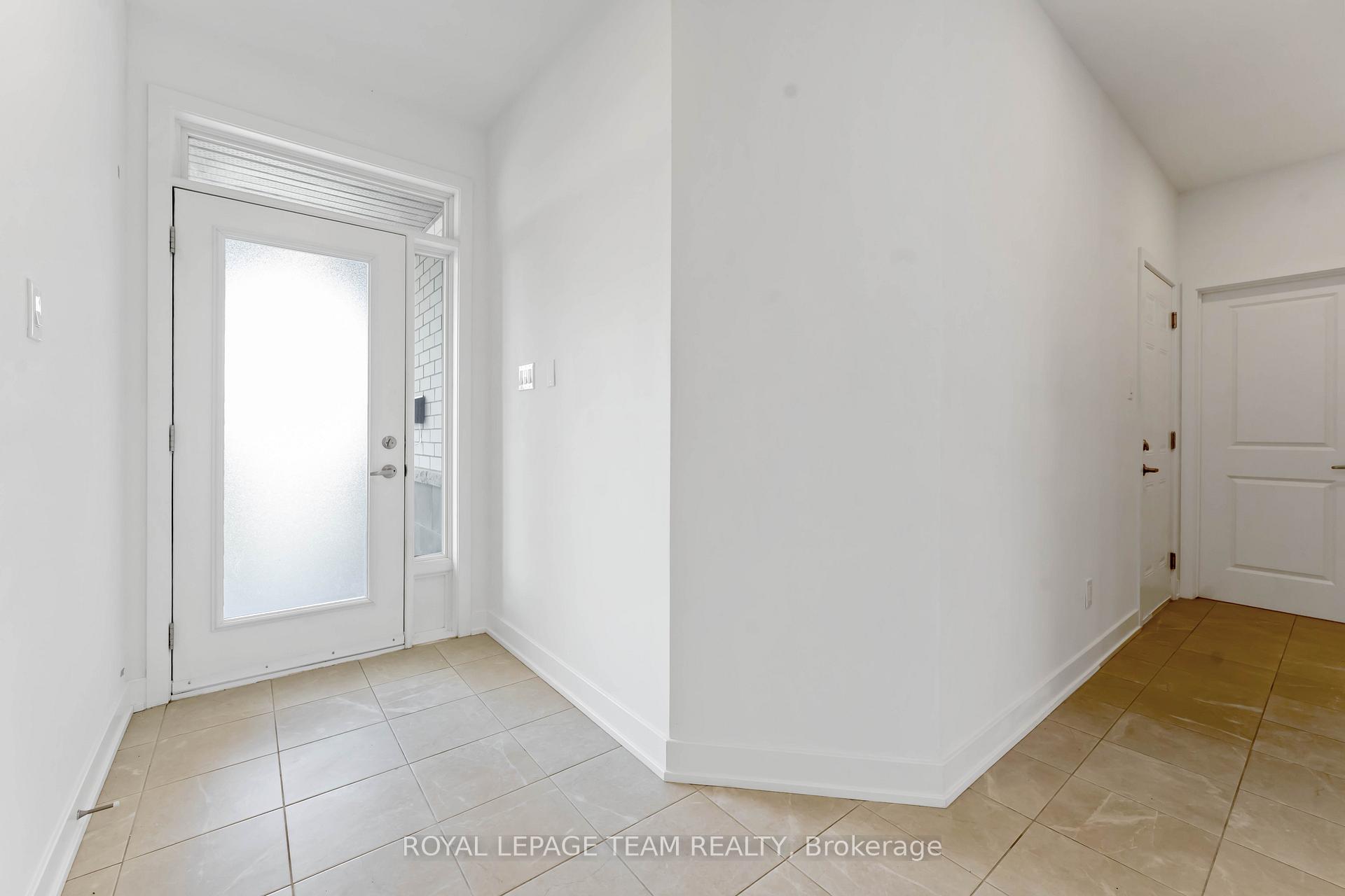 Photo 2 of 27 Peony Lane, Ottawa, Riverside South/Gloucester Glen — HOMEH