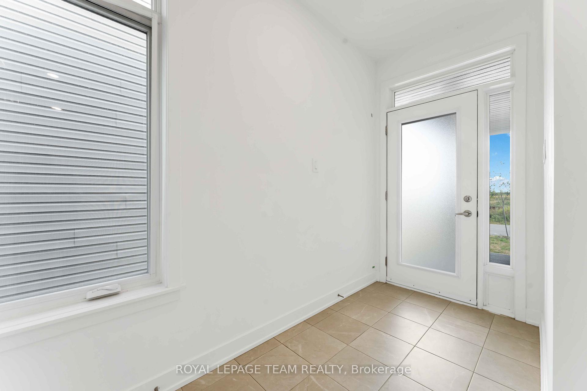 Photo 3 of 27 Peony Lane, Ottawa, Riverside South/Gloucester Glen — HOMEH