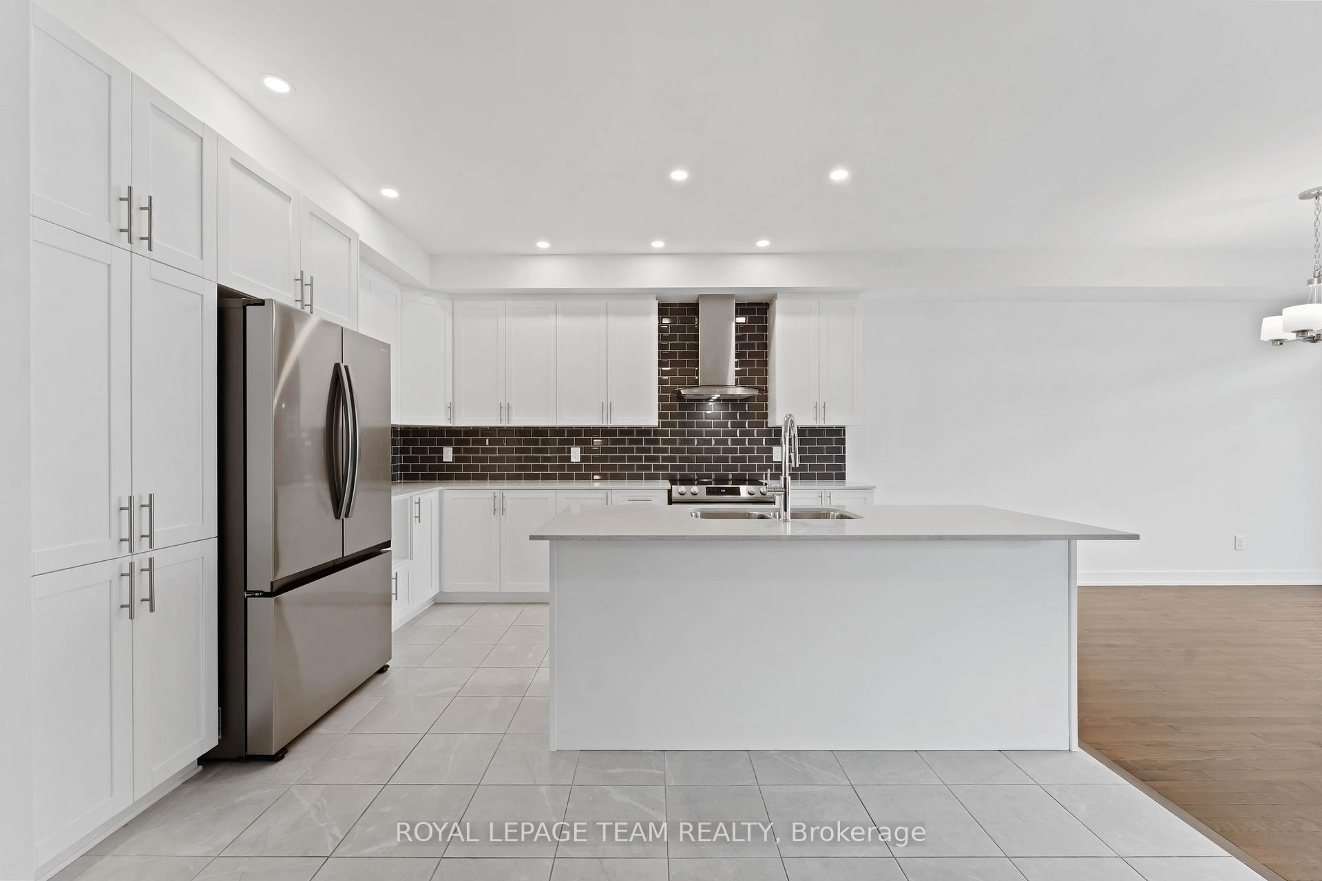 Photo 4 of 27 Peony Lane, Ottawa, Riverside South/Gloucester Glen — HOMEH