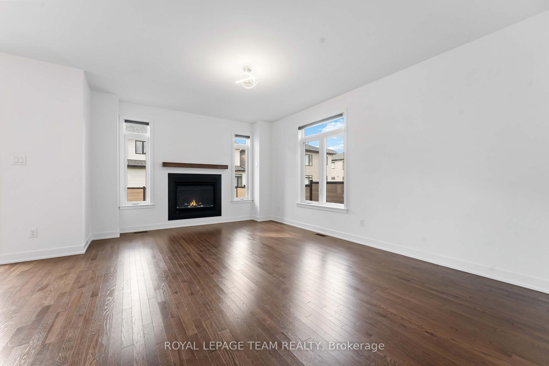 Photo 6 of 27 Peony Lane, Ottawa, Riverside South/Gloucester Glen — HOMEH