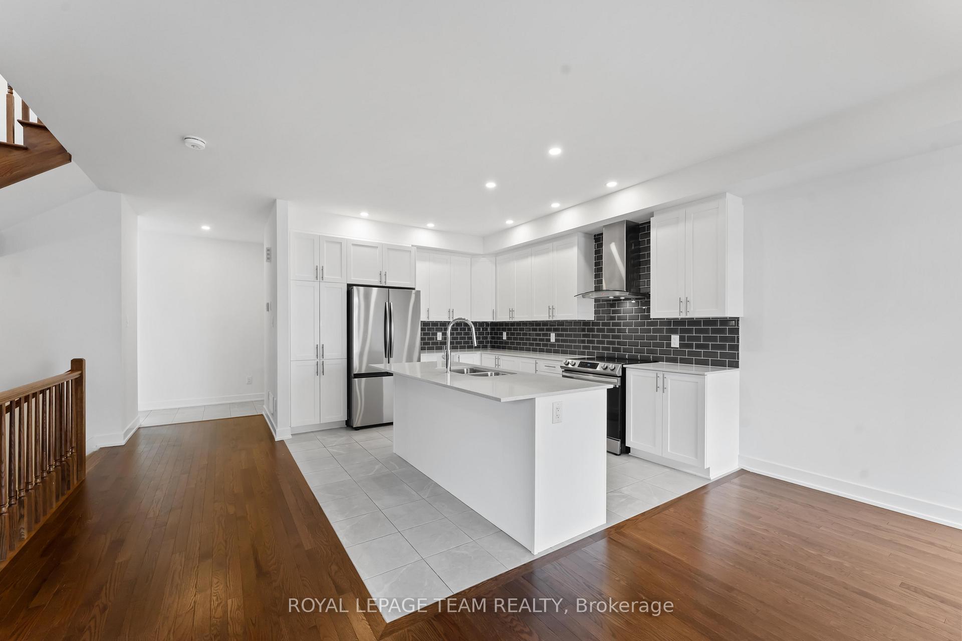 Photo 5 of 27 Peony Lane, Ottawa, Riverside South/Gloucester Glen — HOMEH
