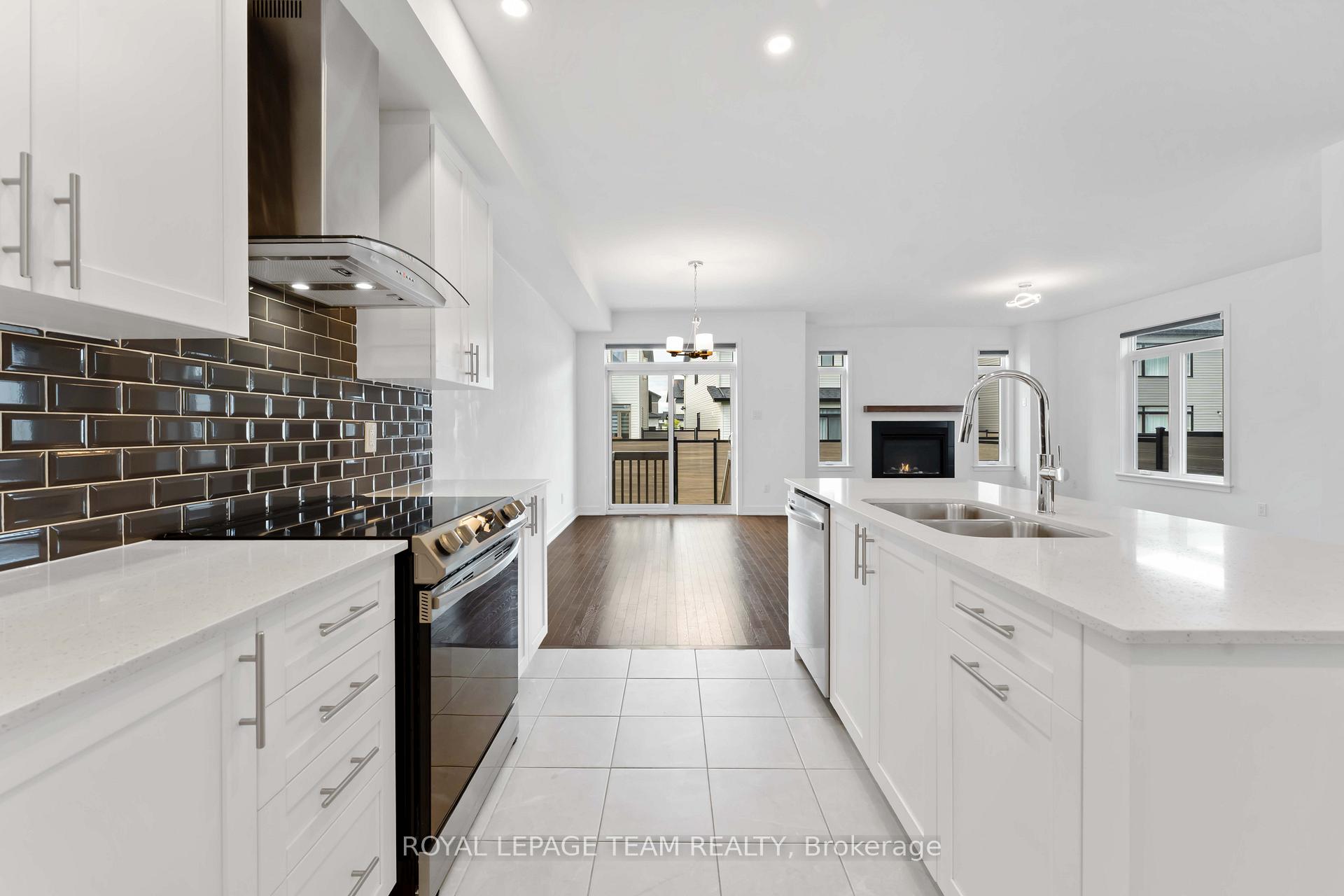 Photo 8 of 27 Peony Lane, Ottawa, Riverside South/Gloucester Glen — HOMEH